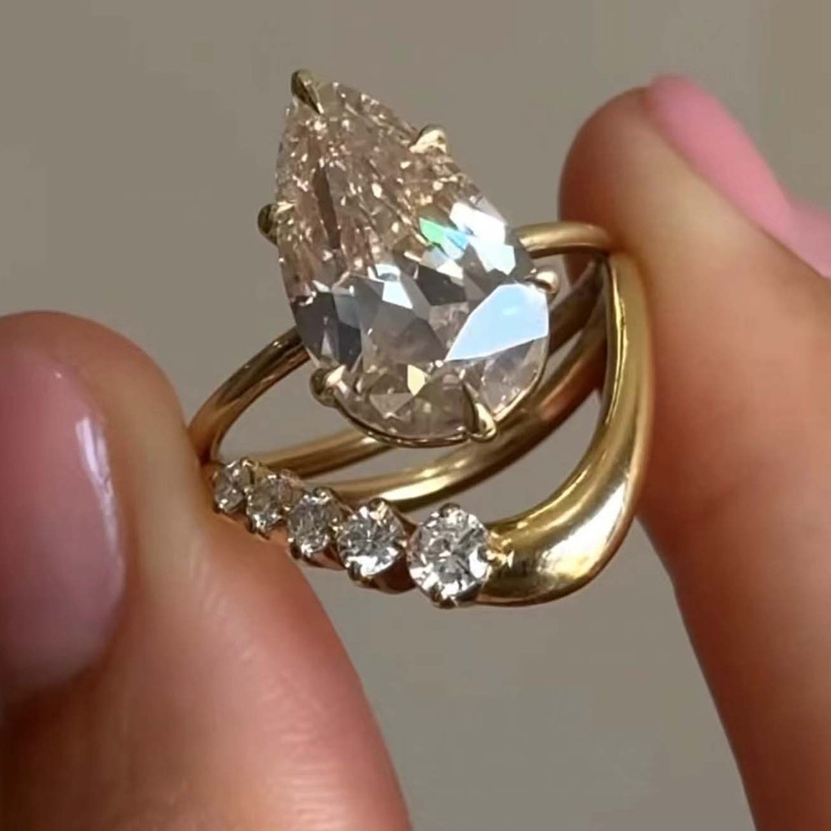 Pear Moissanite Solitaire & Curved Band Bridal Set | 1.5ct DEW Yellow Gold - Image 3