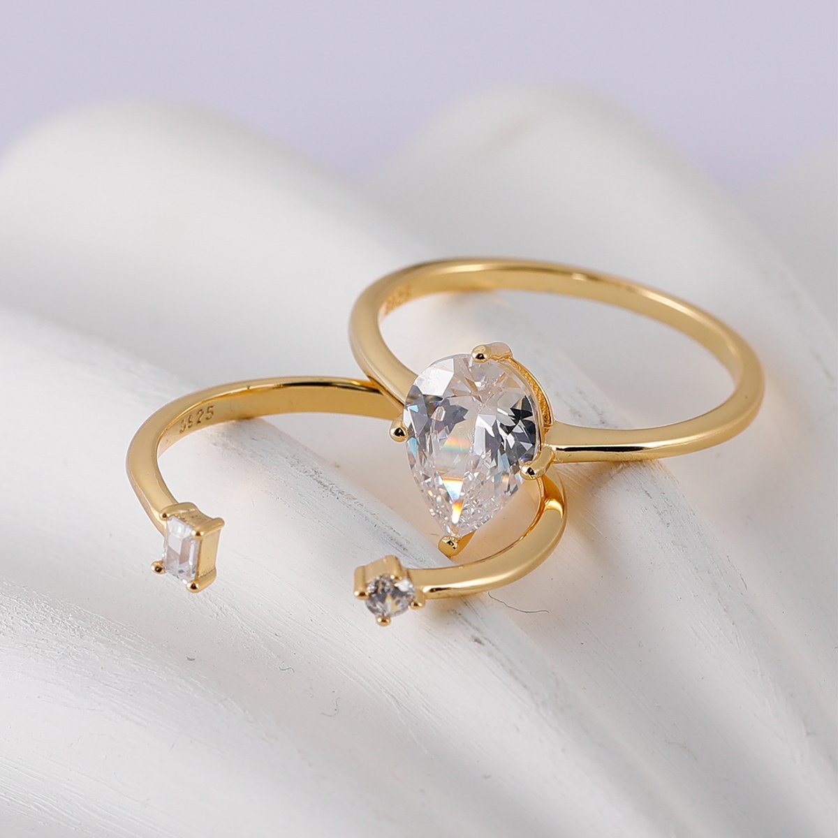 Pear-Cut Moissanite Double-Band Ring in 18K Yellow Gold - Image 3