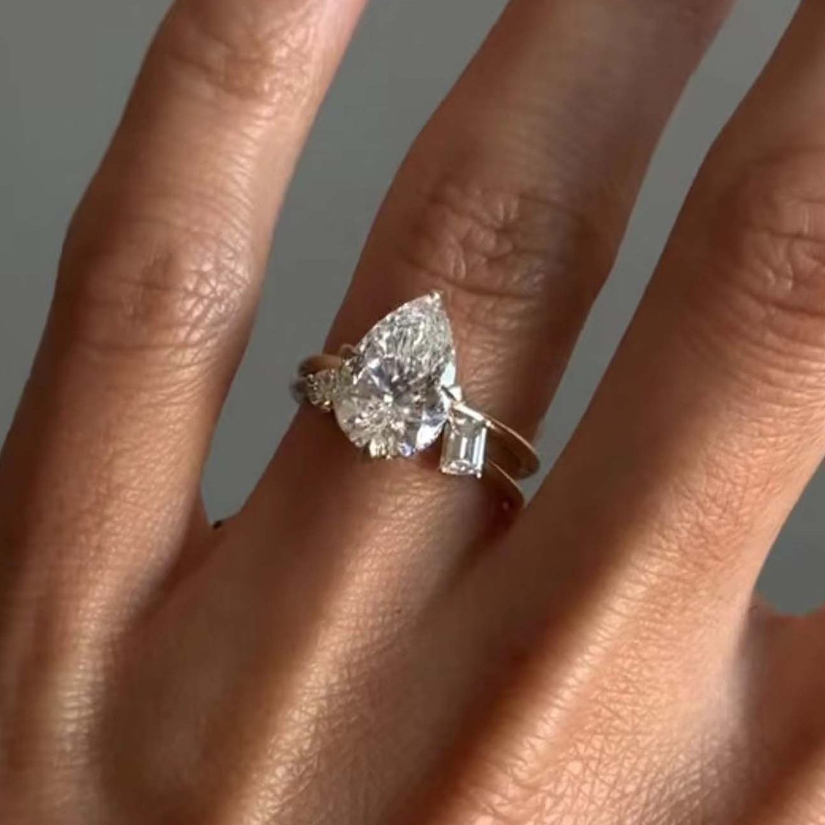 Pear-Cut Moissanite Double-Band Ring in 18K Yellow Gold - Image 4