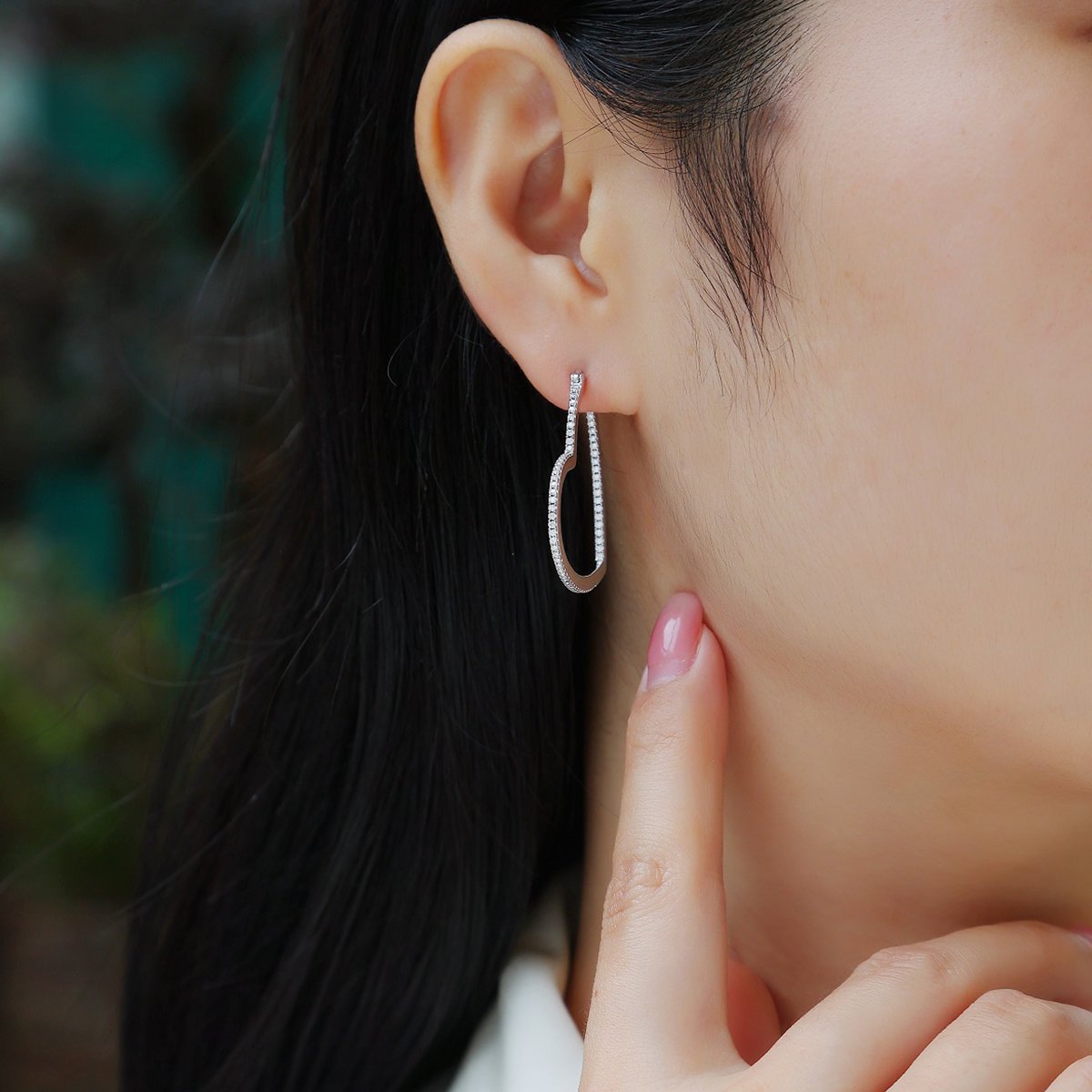 Moissanite Pave Heart Hoop Earrings - Image 5