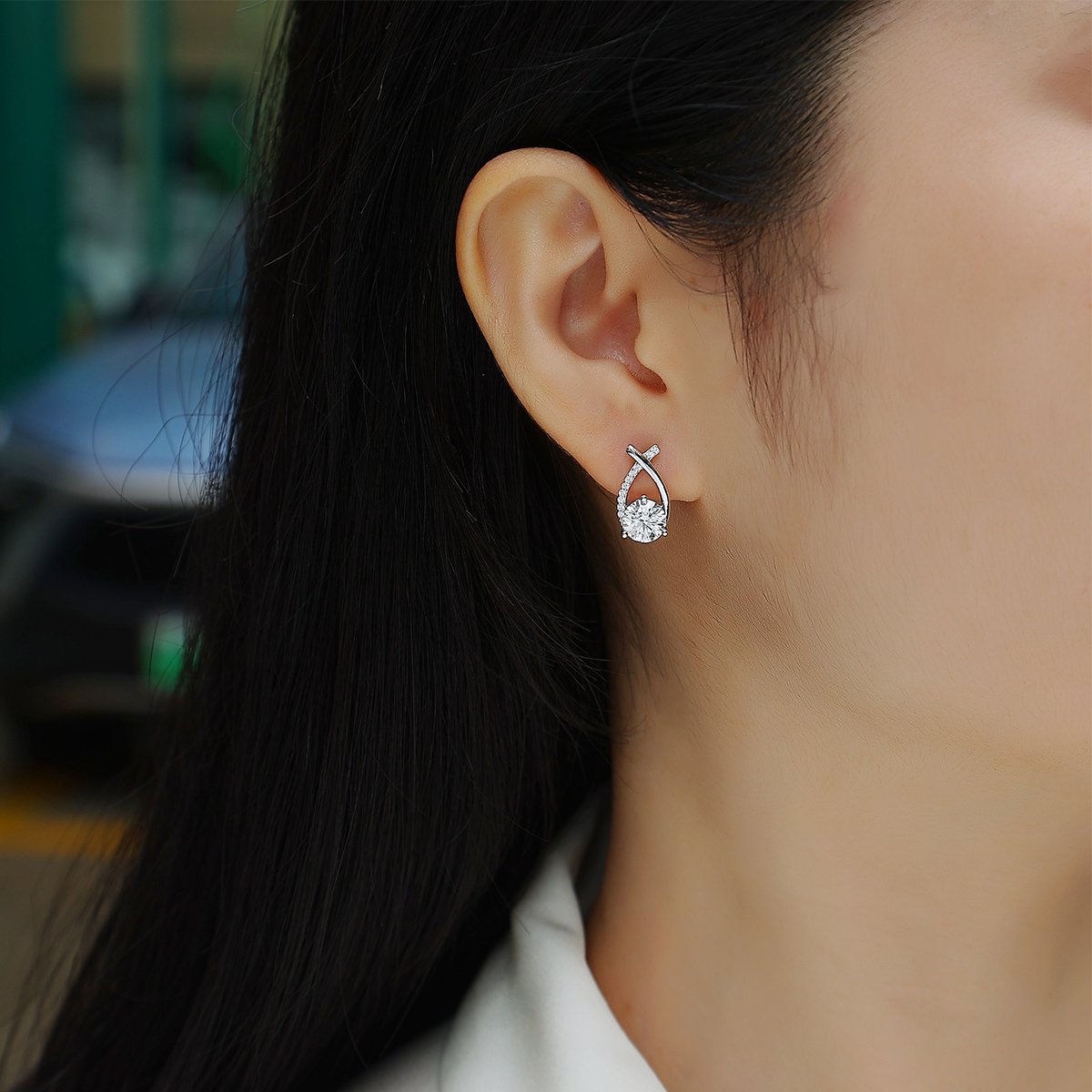 1ct Moissanite Crossover Ribbon Teardrop Stud Earrings - Image 5