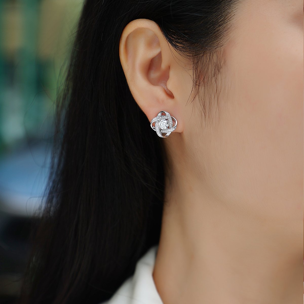 18K White Gold Love-Knot Moissanite Stud Earrings - Image 5
