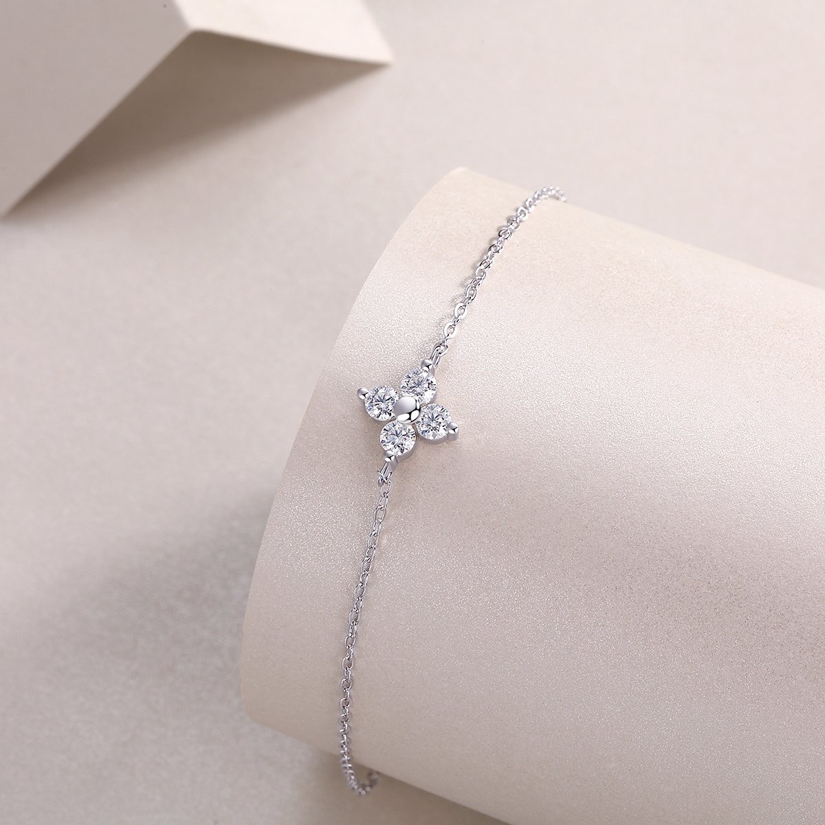 Round Moissanite Clover Chain Bracelet – 0.4ct DEW - Image 3