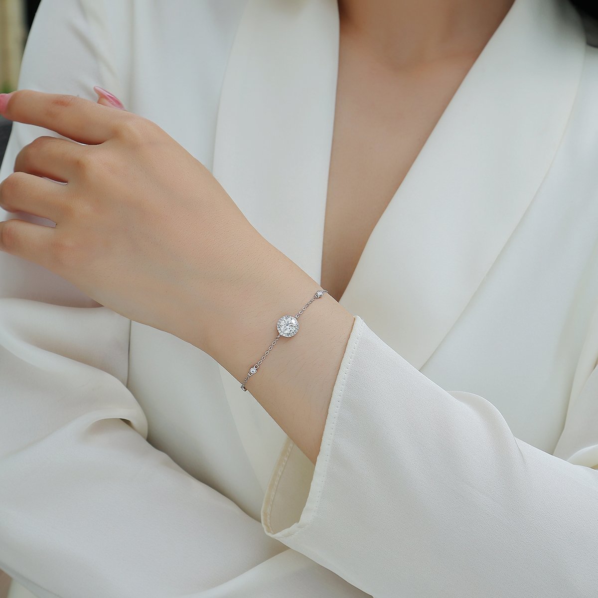 Round Moissanite Halo Bracelet – 1ct DEW (6.5mm) - Image 5