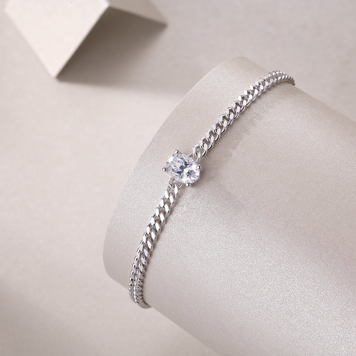 Oval Moissanite Cuban Link Bracelet – 1ct DEW (7×5mm) - Image 4
