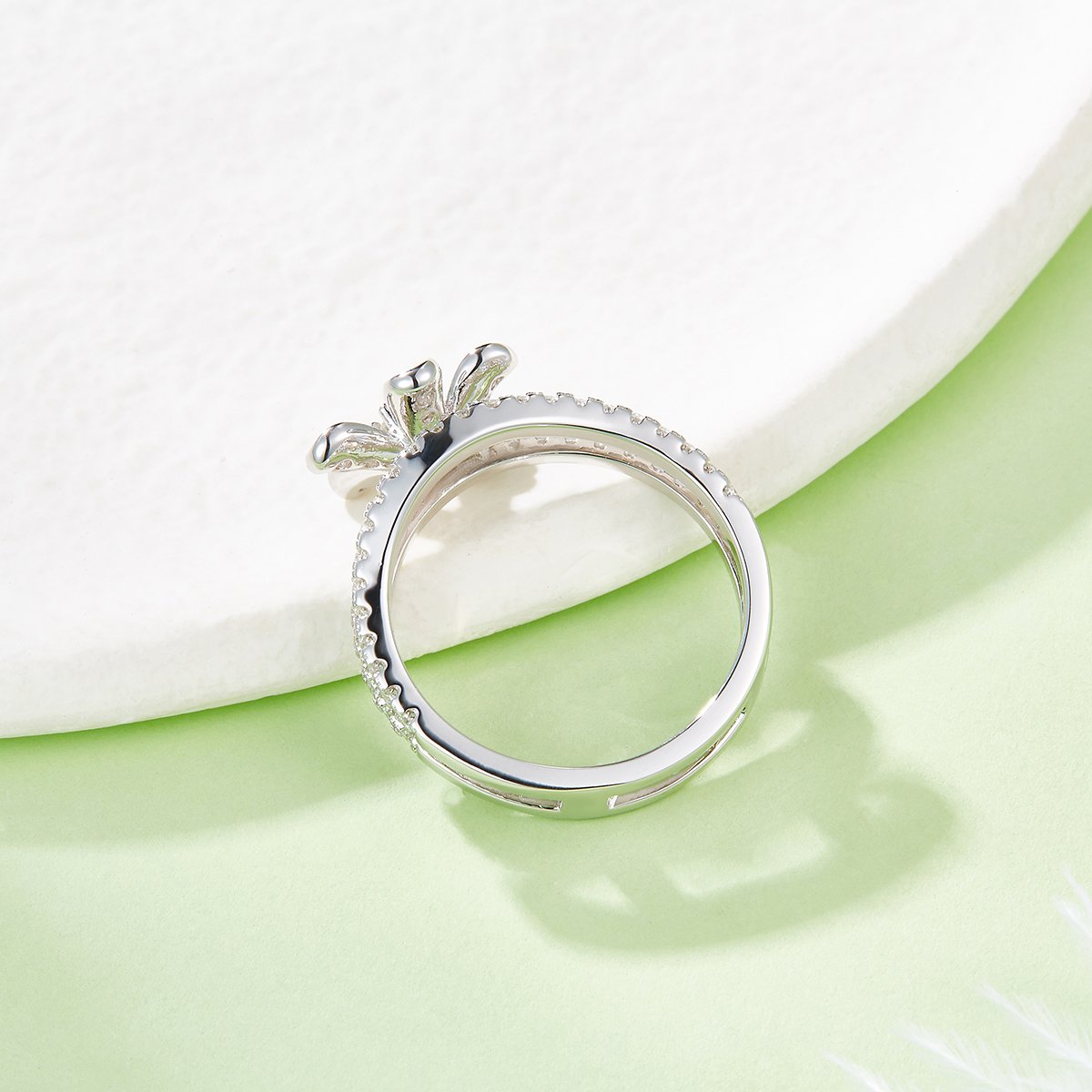 Moissanite Daisy Flower Split-Shank Ring - Image 3