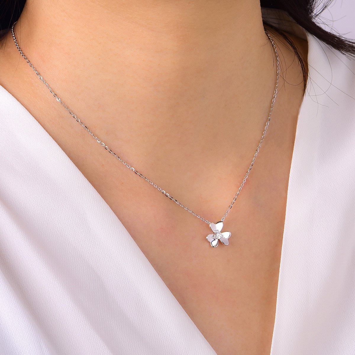 Clover Flower Moissanite Pendant Necklace - Image 3