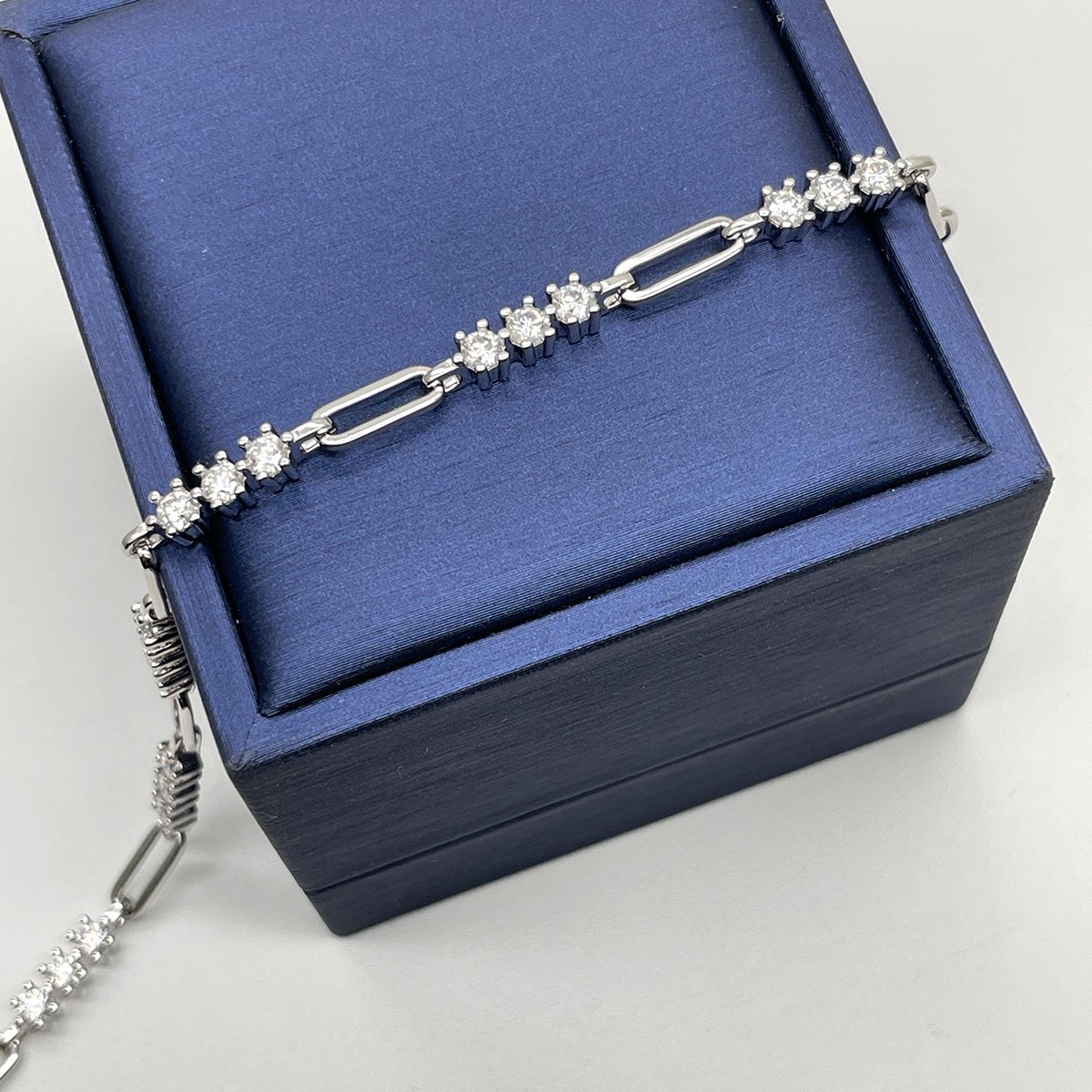 Geometric Paperclip-Link Moissanite Bracelet - Image 3