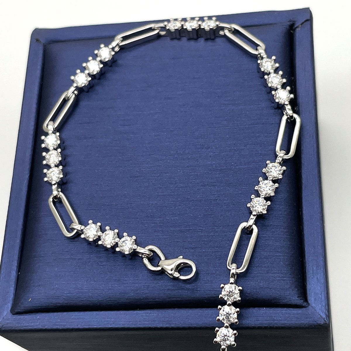 Geometric Paperclip-Link Moissanite Bracelet - Image 4