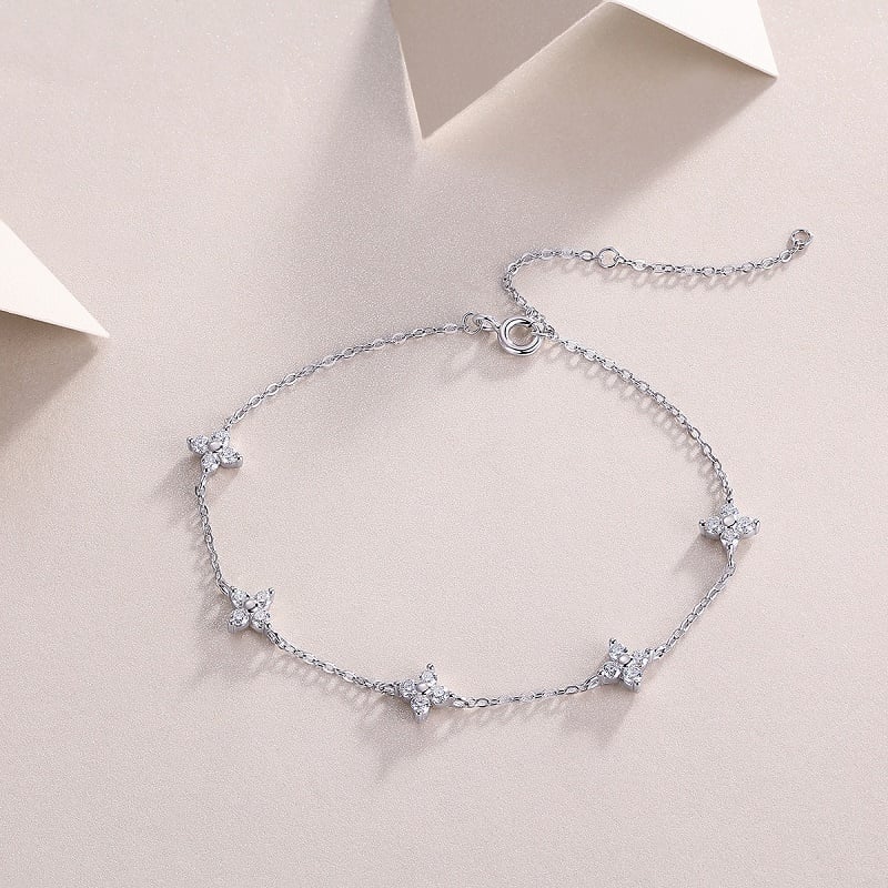 Four-Petal Clover Station Moissanite Bracelet - Image 3