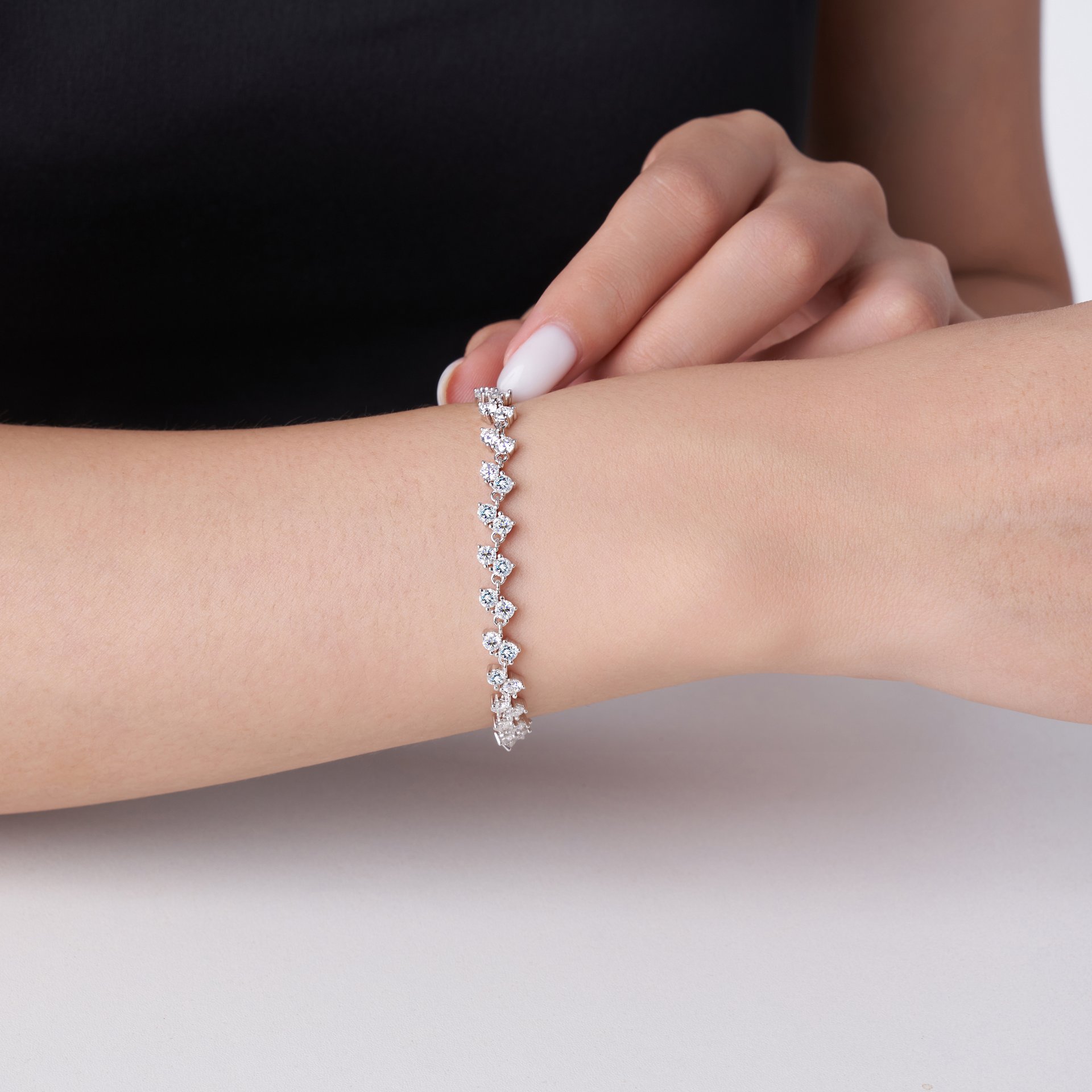 Moissanite Heart-Cluster Line Bracelet in 18K White Gold - Image 5