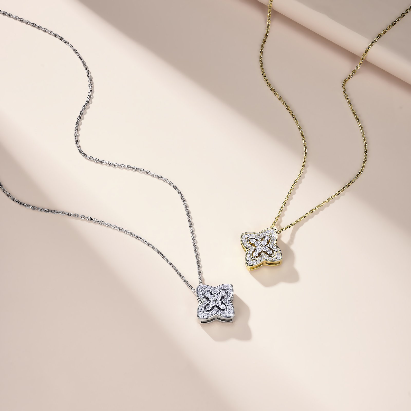 Reversible Moissanite Four-Petal Clover Pendant Necklace - Image 4