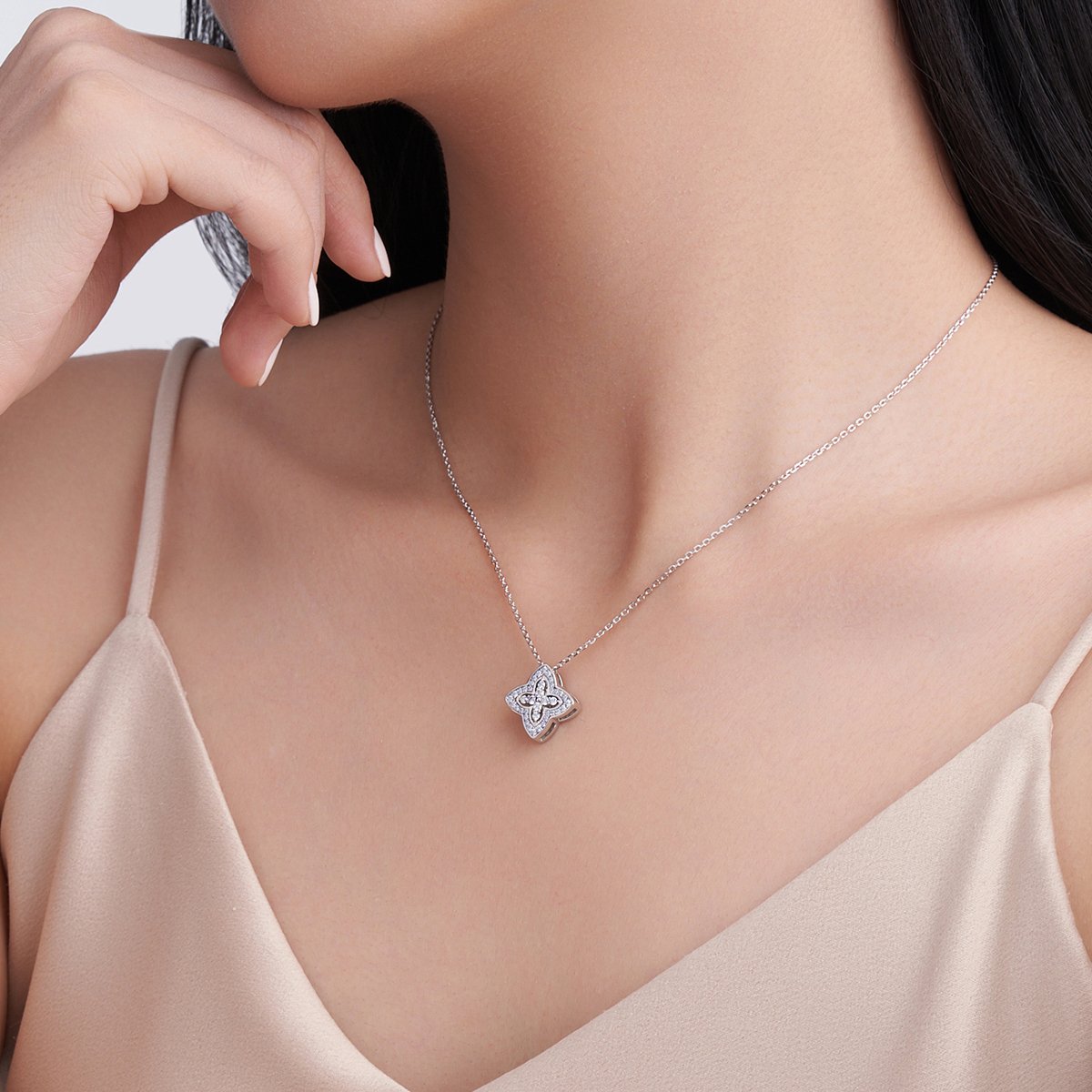 Reversible Moissanite Four-Petal Clover Pendant Necklace - Image 6