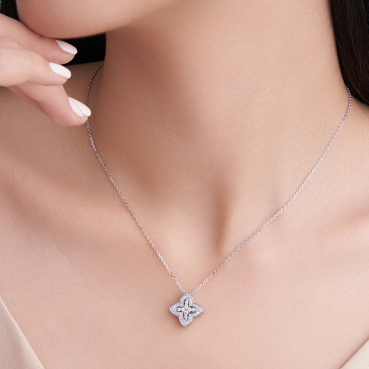 Reversible Moissanite Four-Petal Clover Pendant Necklace - Image 7