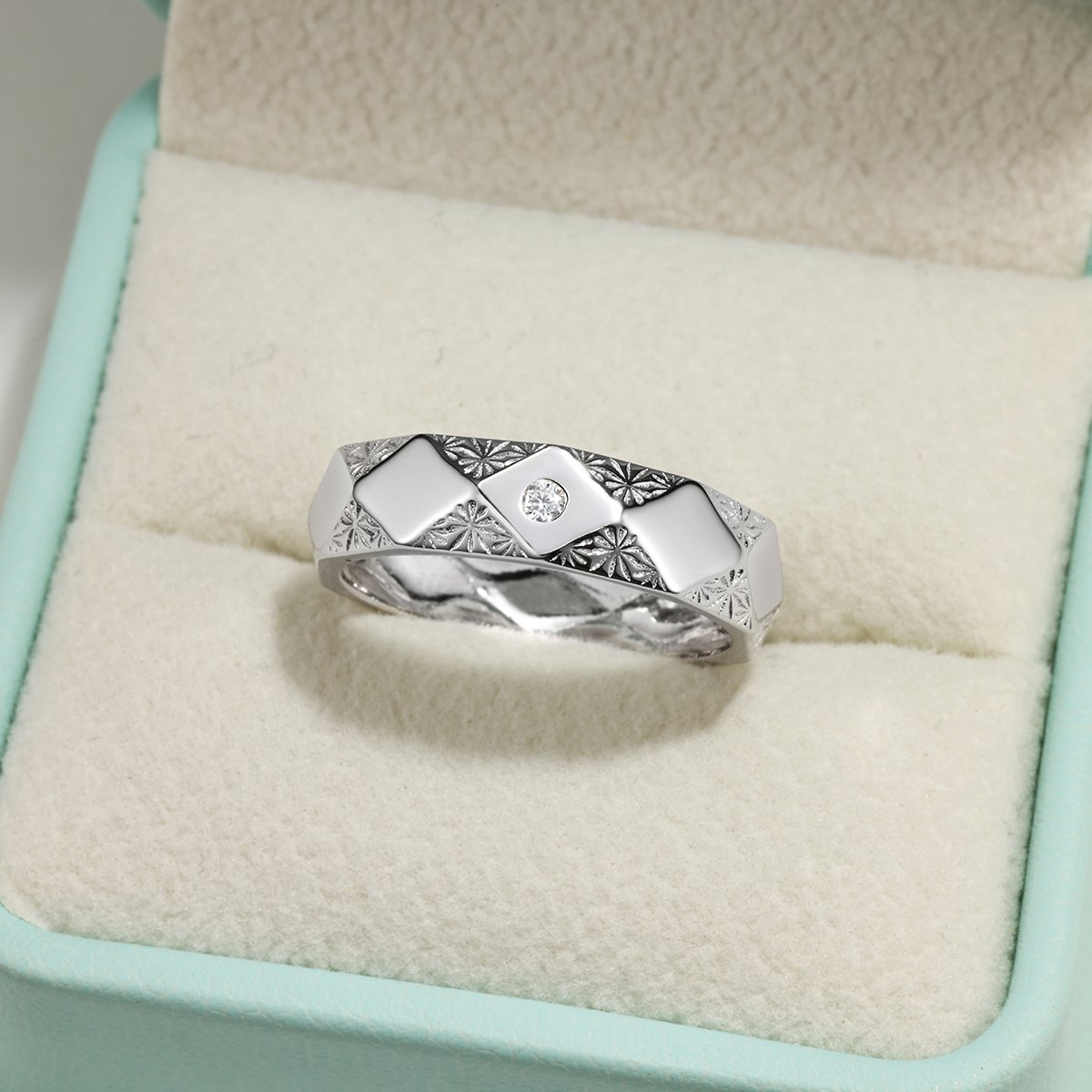 Faceted Star-Engraved Moissanite Band Ring | 925 Silver Unisex - Image 4