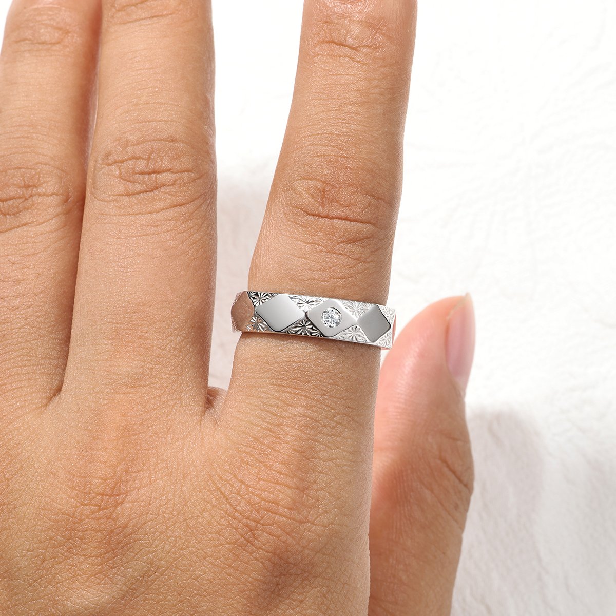 Faceted Star-Engraved Moissanite Band Ring | 925 Silver Unisex - Image 5