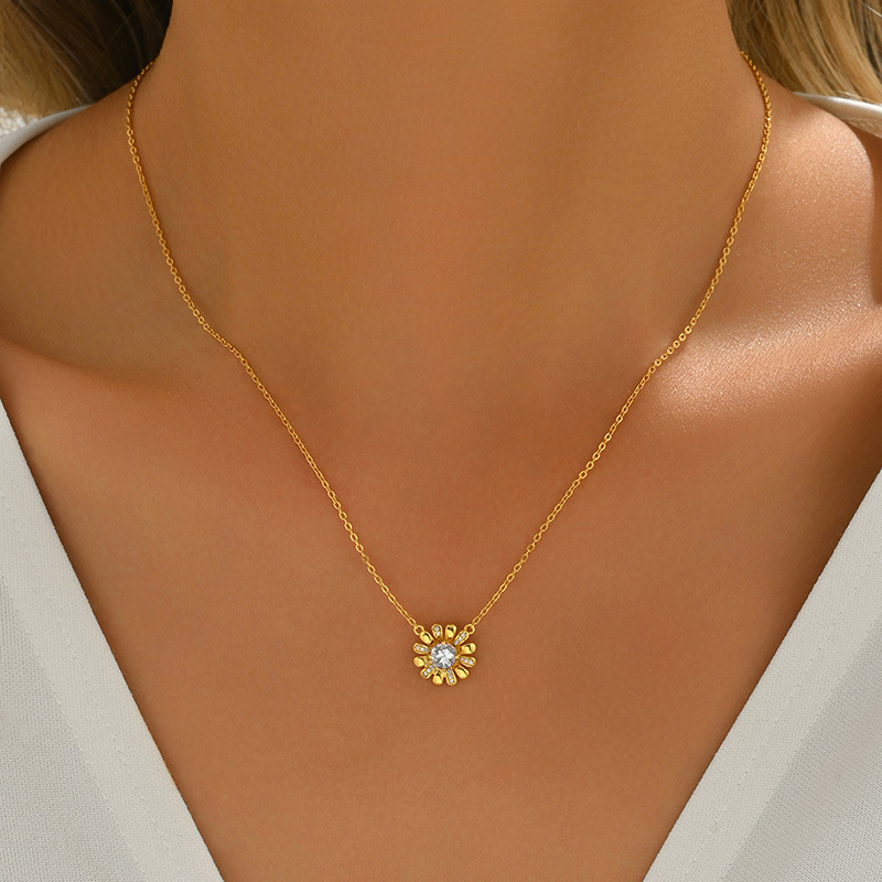 Daisy Flower Moissanite Pave Pendant Necklace in Sterling Silver - Image 5