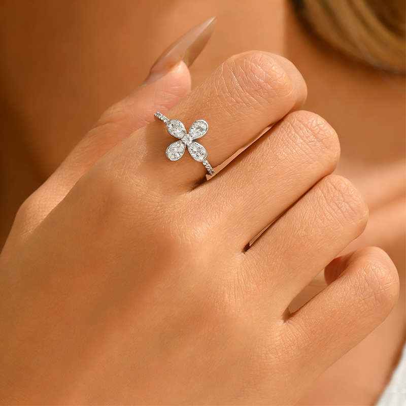 1.5ct Pear Moissanite Four-Leaf Clover Ring - Image 5