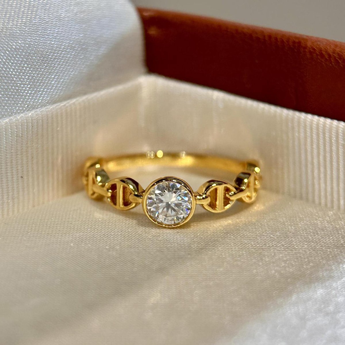 Round Moissanite Bezel Mariner-Link Gold Ring - Image 2