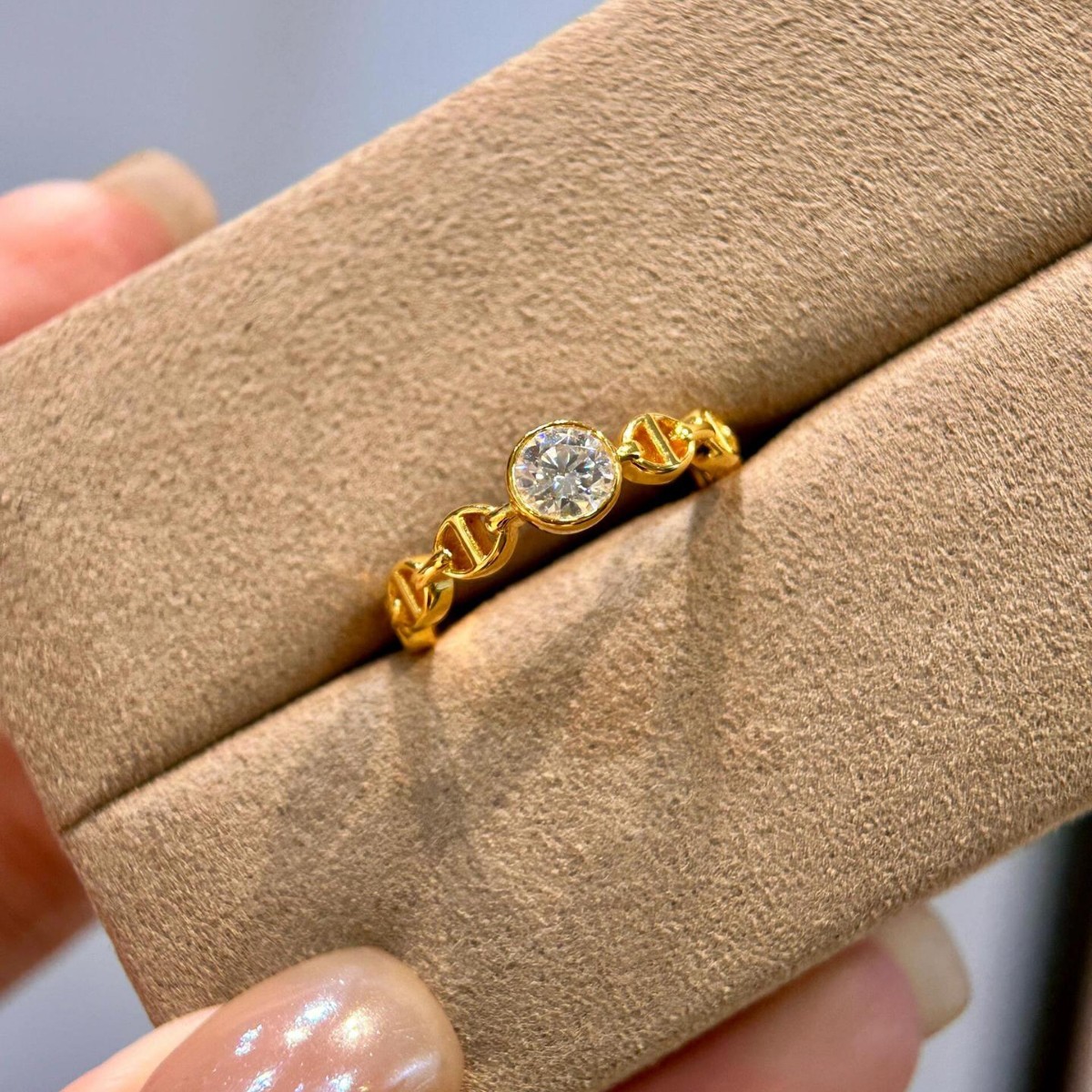 Round Moissanite Bezel Mariner-Link Gold Ring - Image 4