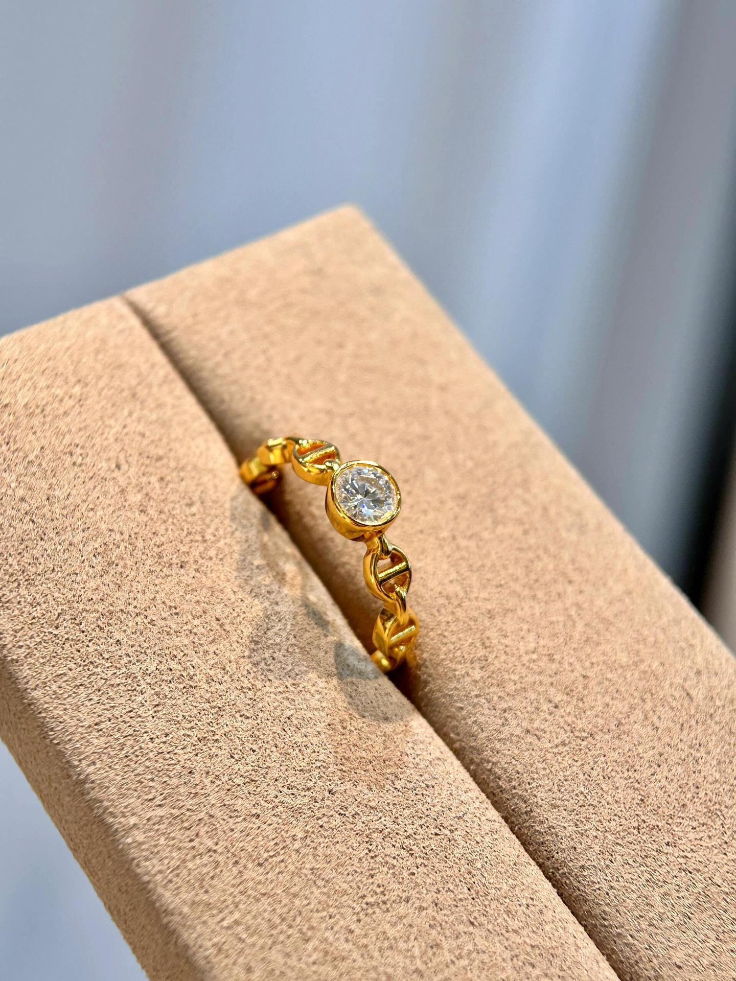 Round Moissanite Bezel Mariner-Link Gold Ring - Image 5