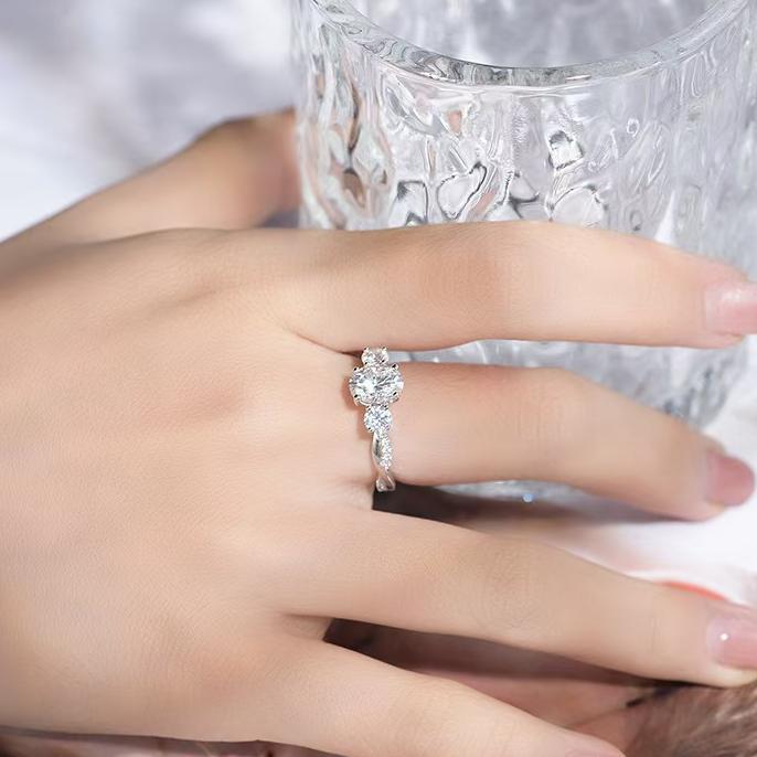 1.5ct Oval Moissanite Three-Stone Twist Ring - Image 4