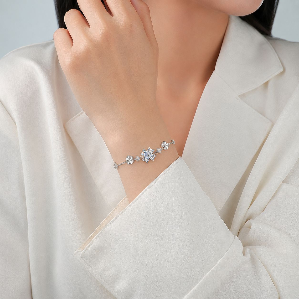Heart Moissanite Four-Leaf Clover Bracelet – 2.6ct DEW - Image 6