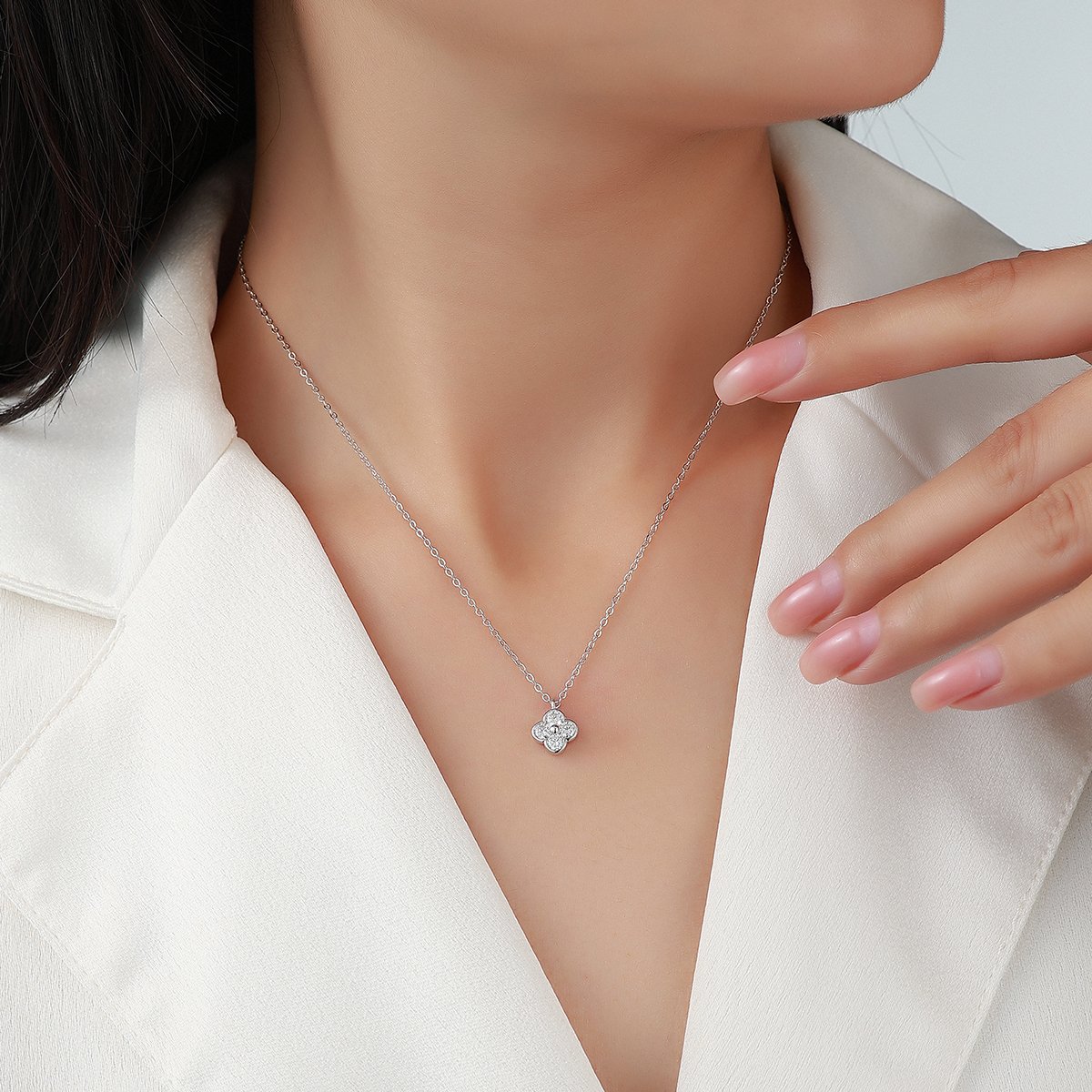 Moissanite Clover Pendant Necklace – 0.4ct DEW, 925 Silver - Image 4