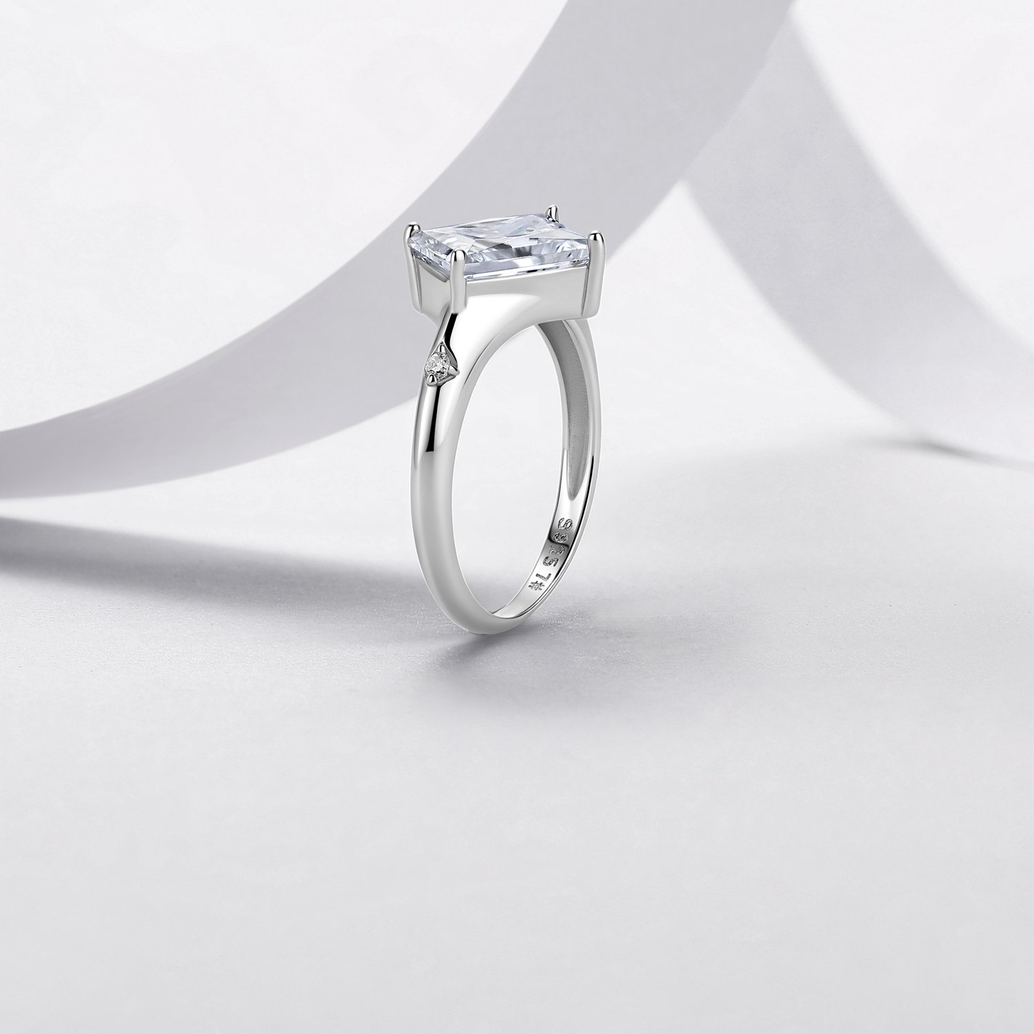 East-West Rectangle Moissanite Solitaire Ring – 3ct DEW - Image 2