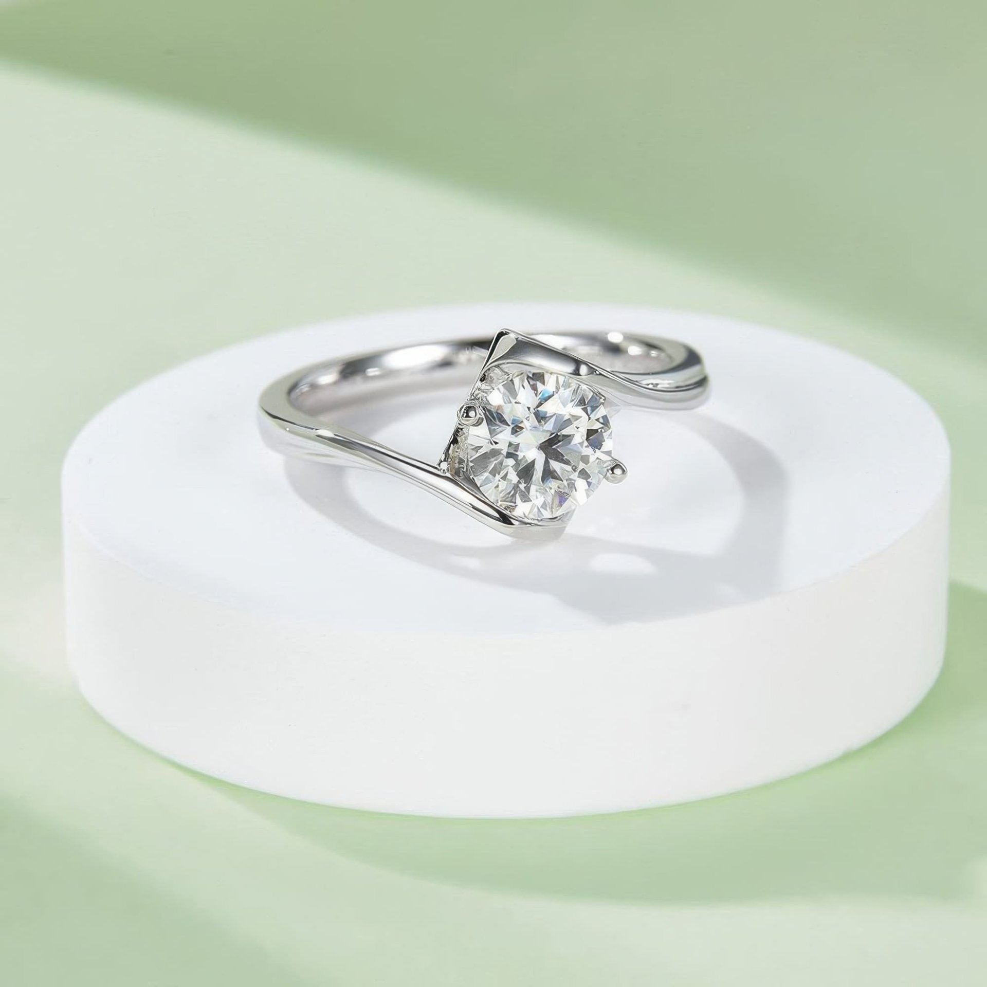 Twisted Bypass Moissanite Solitaire Ring | Round-Cut 1ct DEW 925 Sterling Silver - Image 4