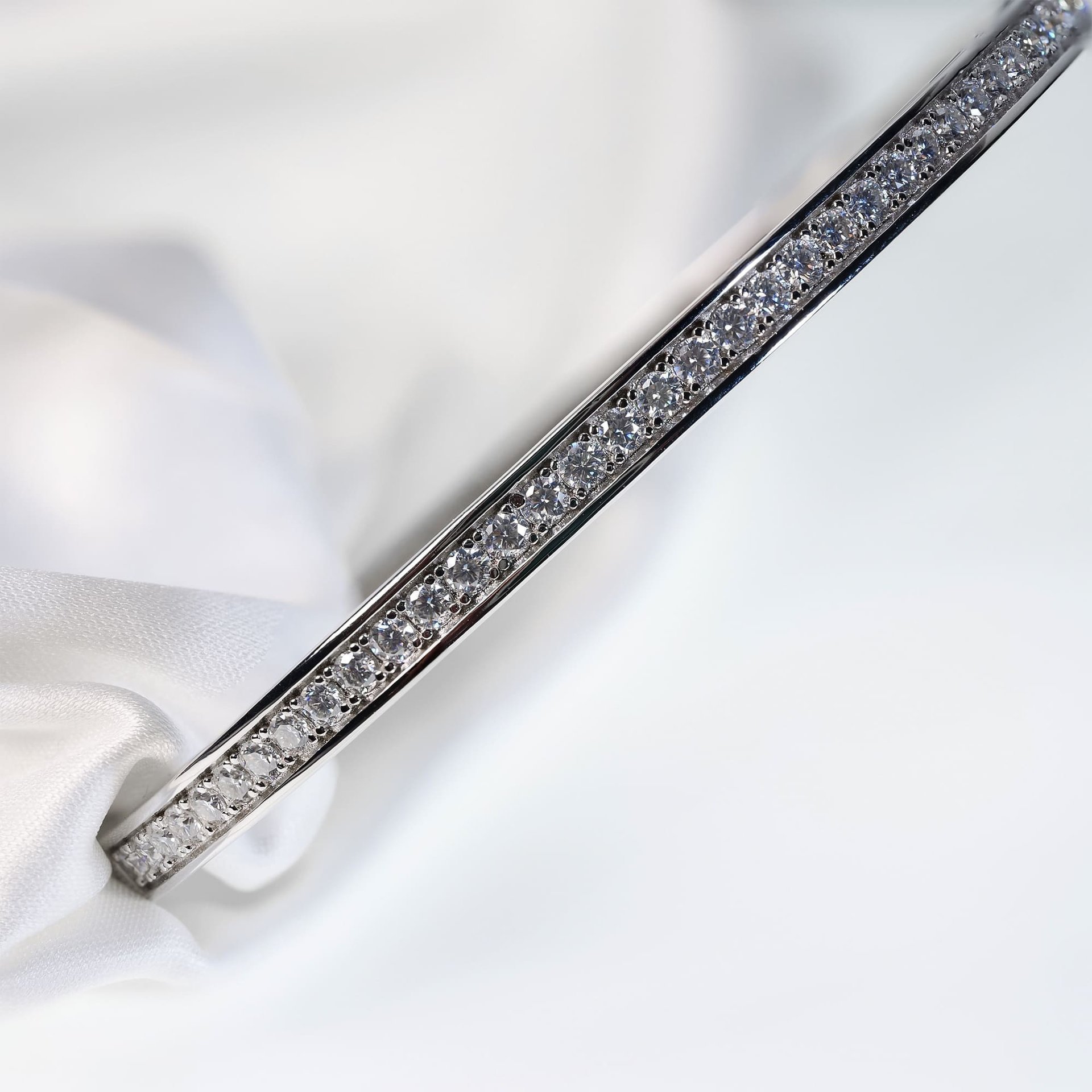 925 Sterling Silver Moissanite Bangle Bracelet | 1.18ctw Single-Row Round Brilliant | Hinged Cuff - Image 5