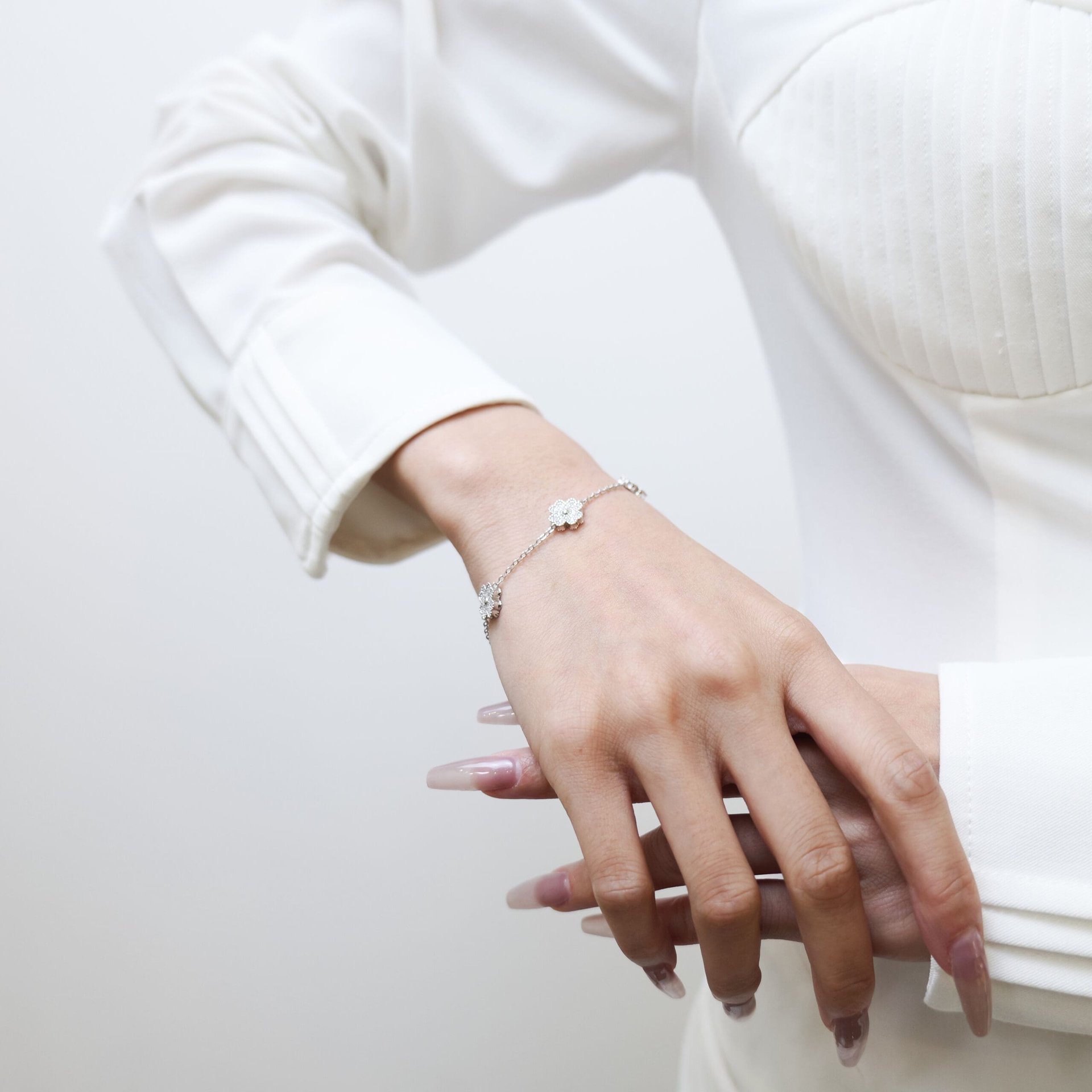 Five-Clover Moissanite Station Bracelet – 925 Silver - alternate view