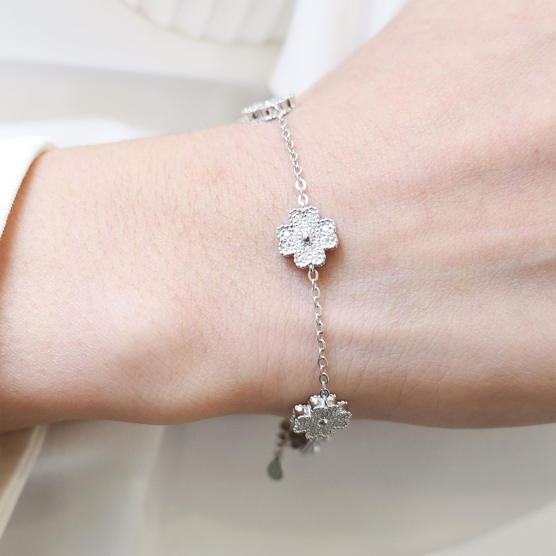 Five-Clover Moissanite Station Bracelet – 925 Silver - Image 3