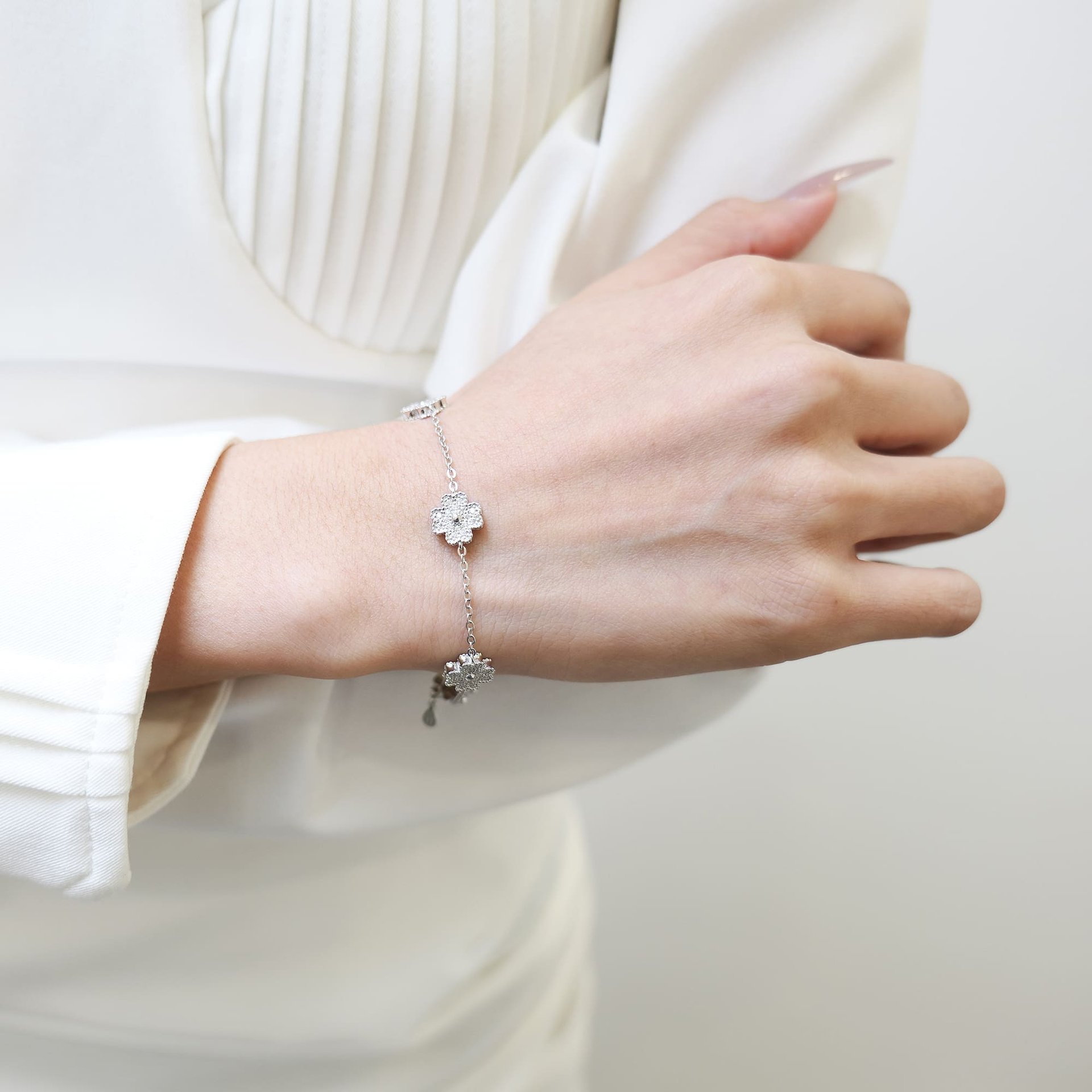 Five-Clover Moissanite Station Bracelet – 925 Silver - Image 4