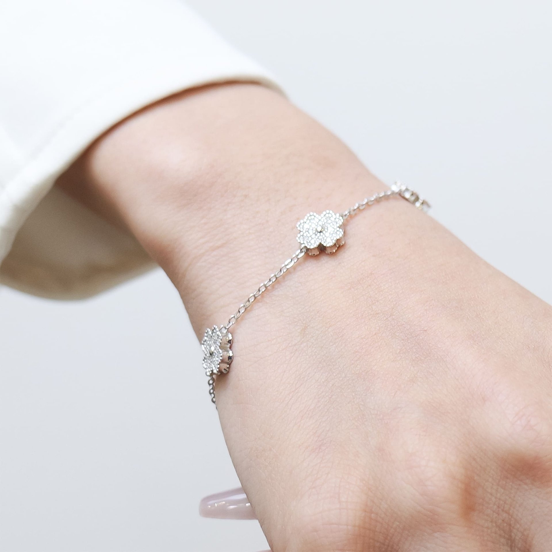 Five-Clover Moissanite Station Bracelet – 925 Silver - Image 5