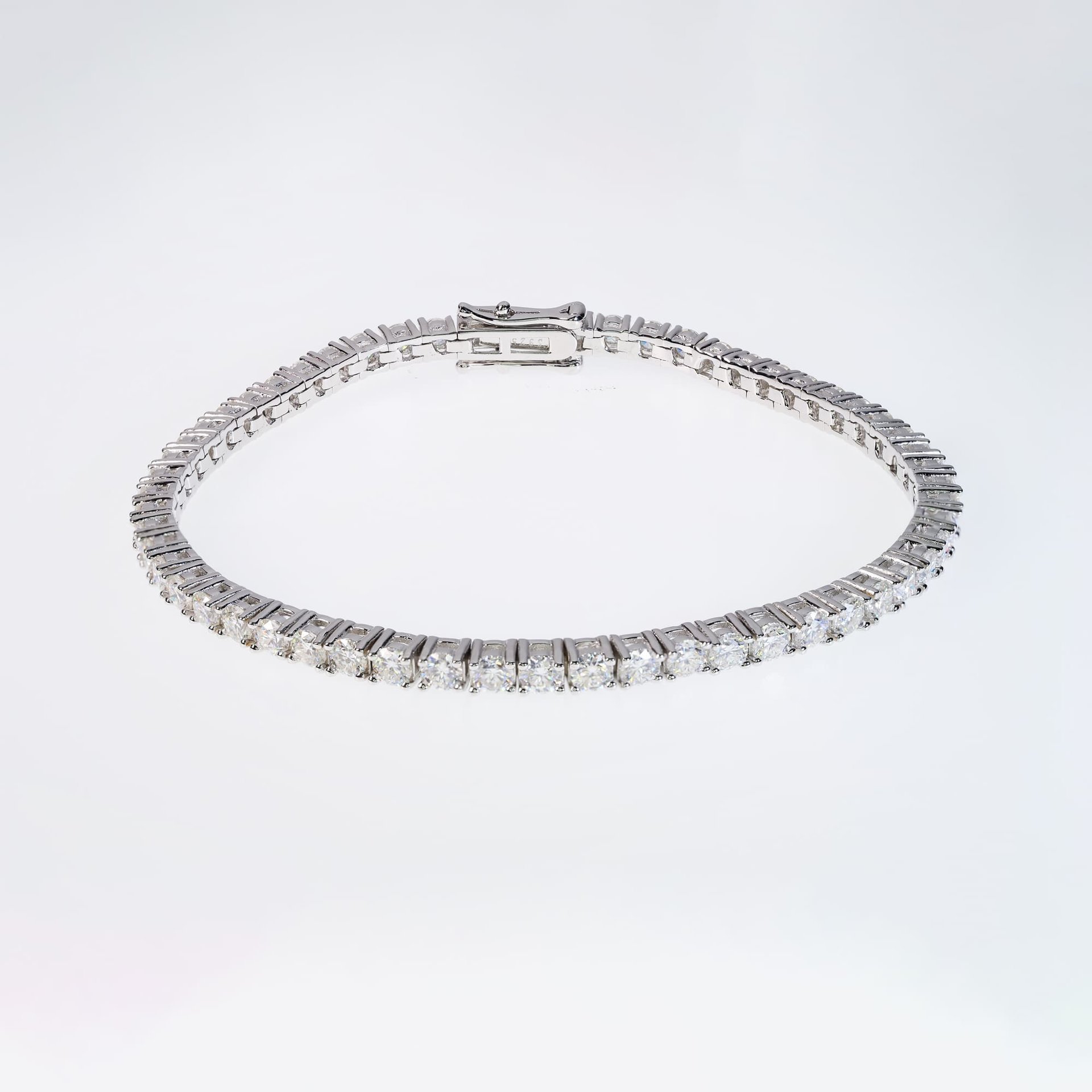 Round Moissanite Tennis Bracelet | 4-Prong Line | White Gold-Plated 925 Sterling Silver