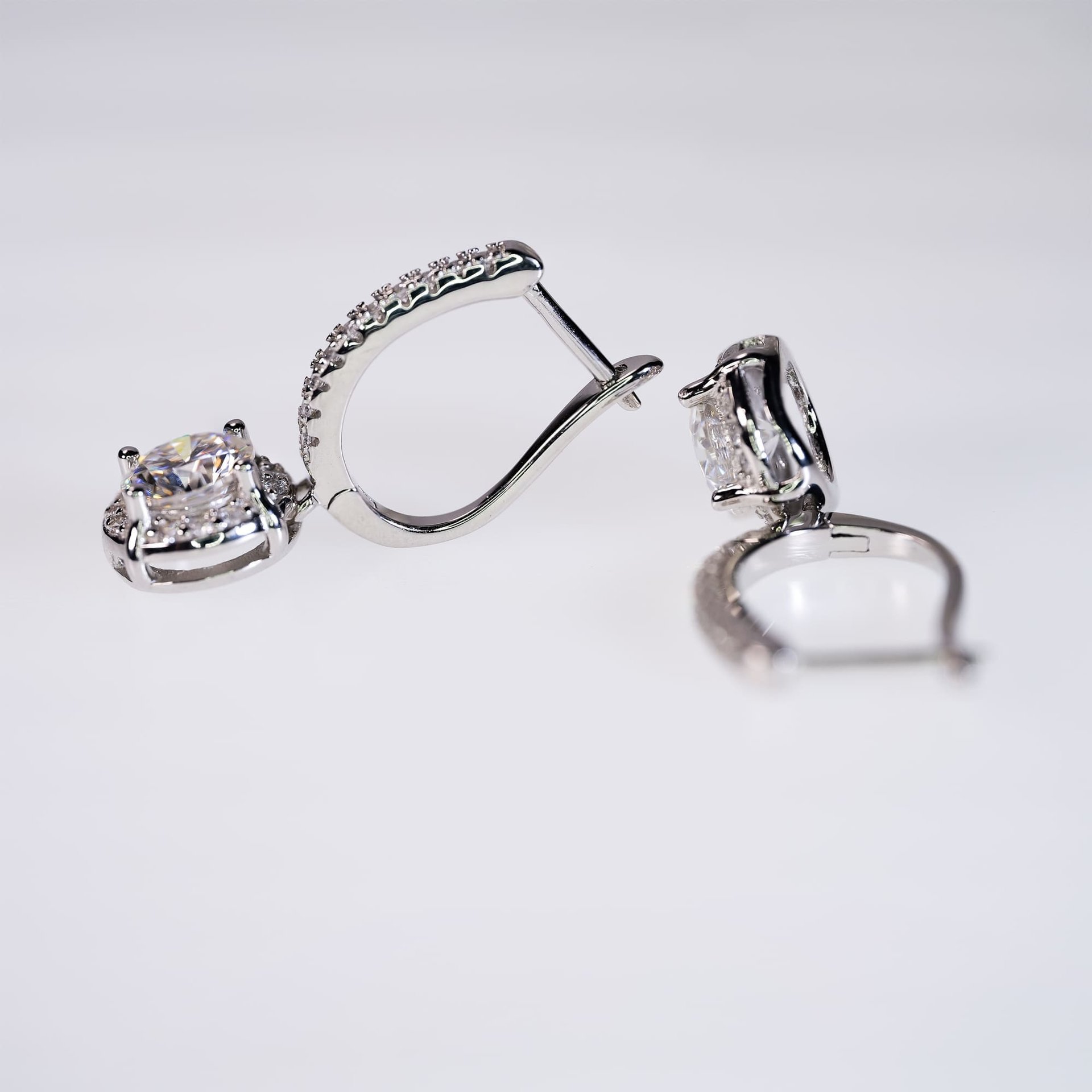 1ct Brilliant-Cut Moissanite Halo Drop Earrings | DEF VVS on Pavé Leverback | 925 White-Gold-Plated Silver - Image 4