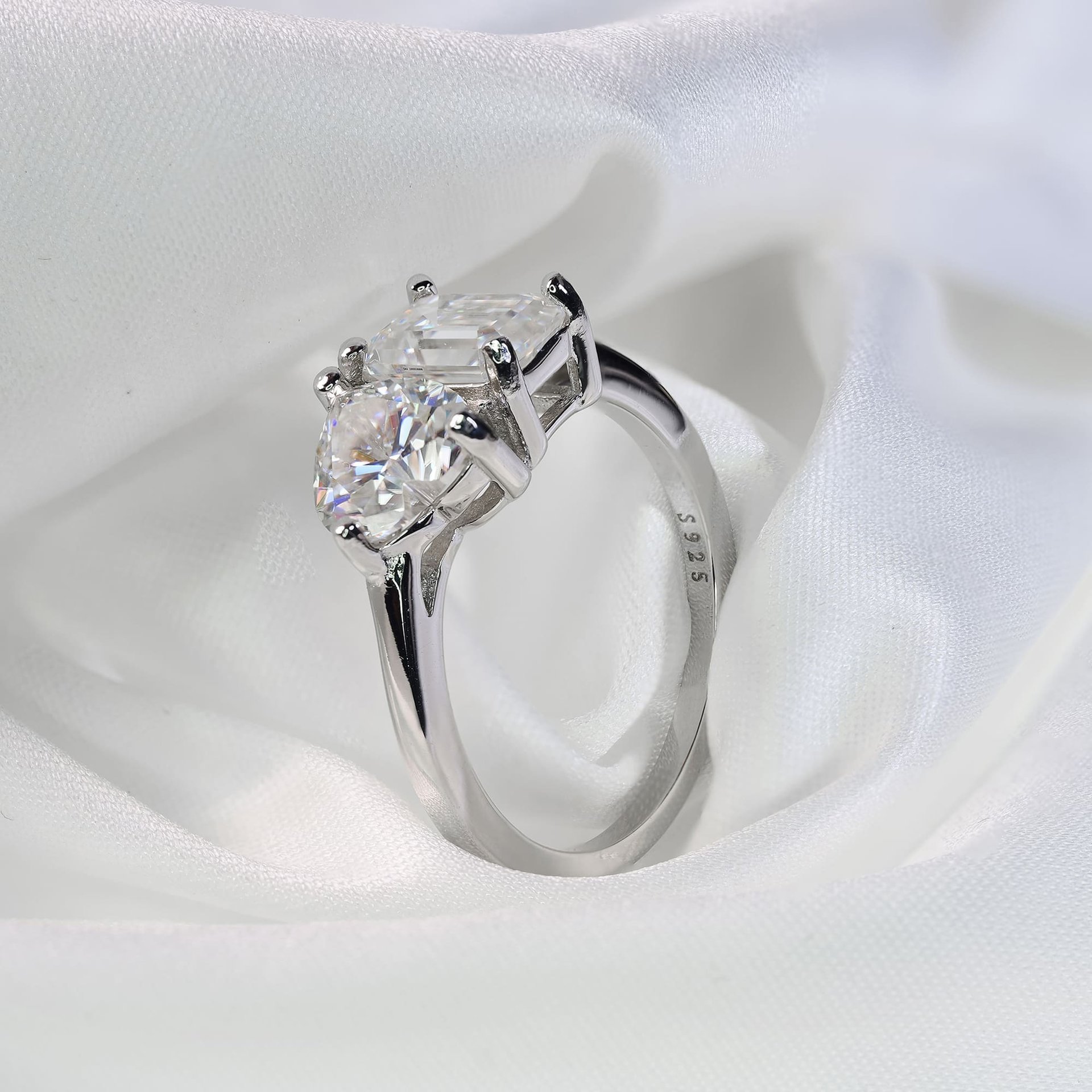 Toi et Moi Moissanite Ring – 2ct DEW Heart & Emerald Cut - Image 4