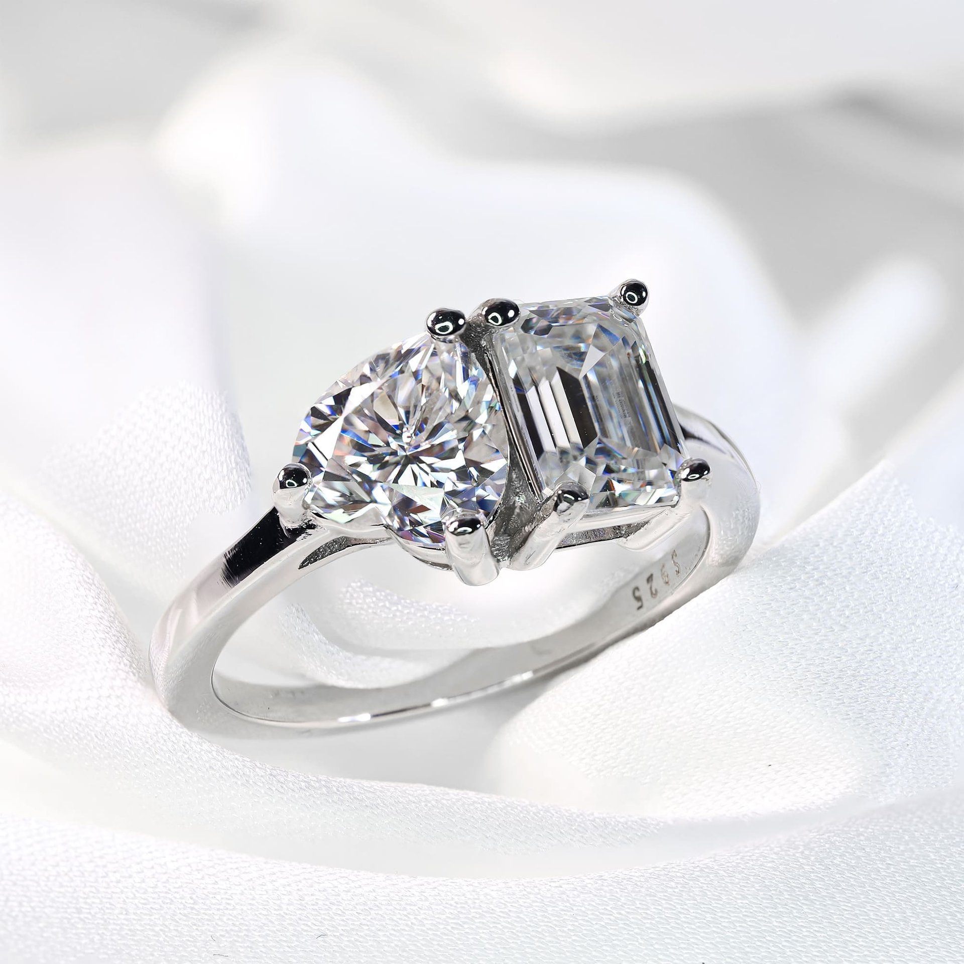 Toi et Moi Moissanite Ring – 2ct DEW Heart & Emerald Cut - Image 5