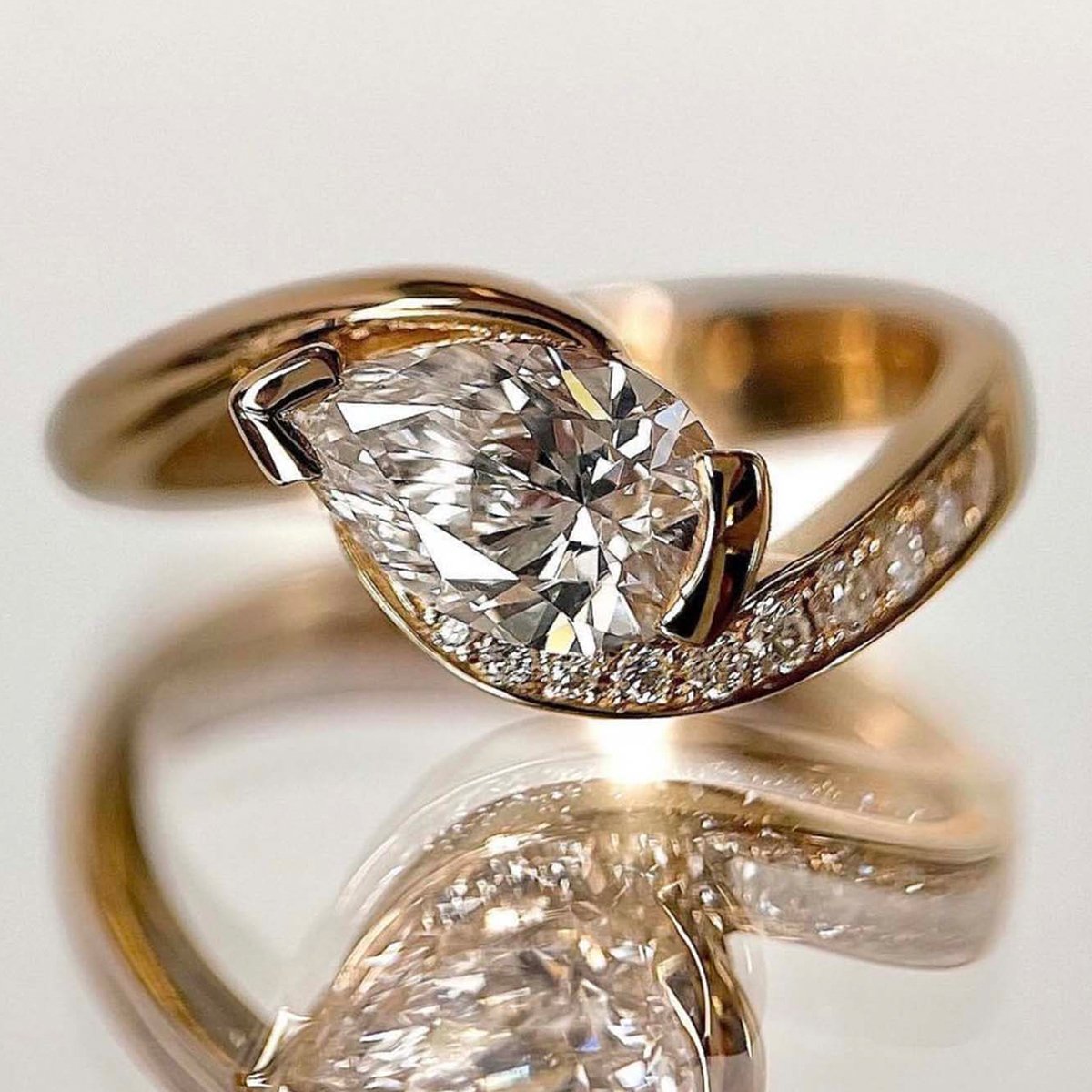 Pear-Cut Moissanite Bypass Ring in 18K Yellow Gold - Image 3
