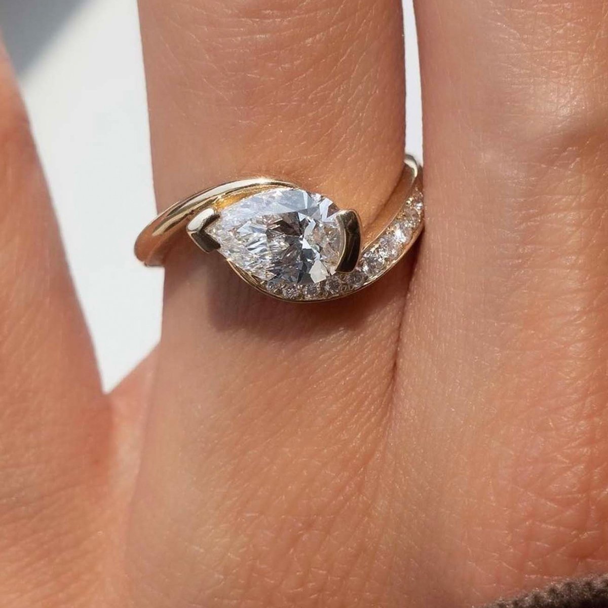 Pear-Cut Moissanite Bypass Ring in 18K Yellow Gold - Image 4