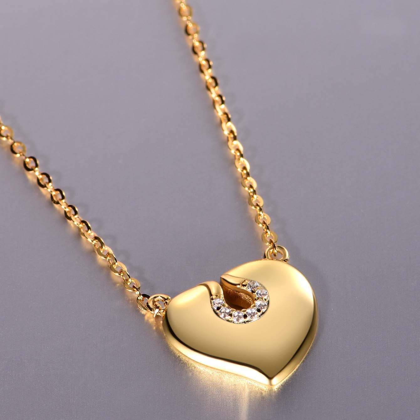 Puffed Gold Heart Moissanite-Accent Horseshoe Necklace - Image 3