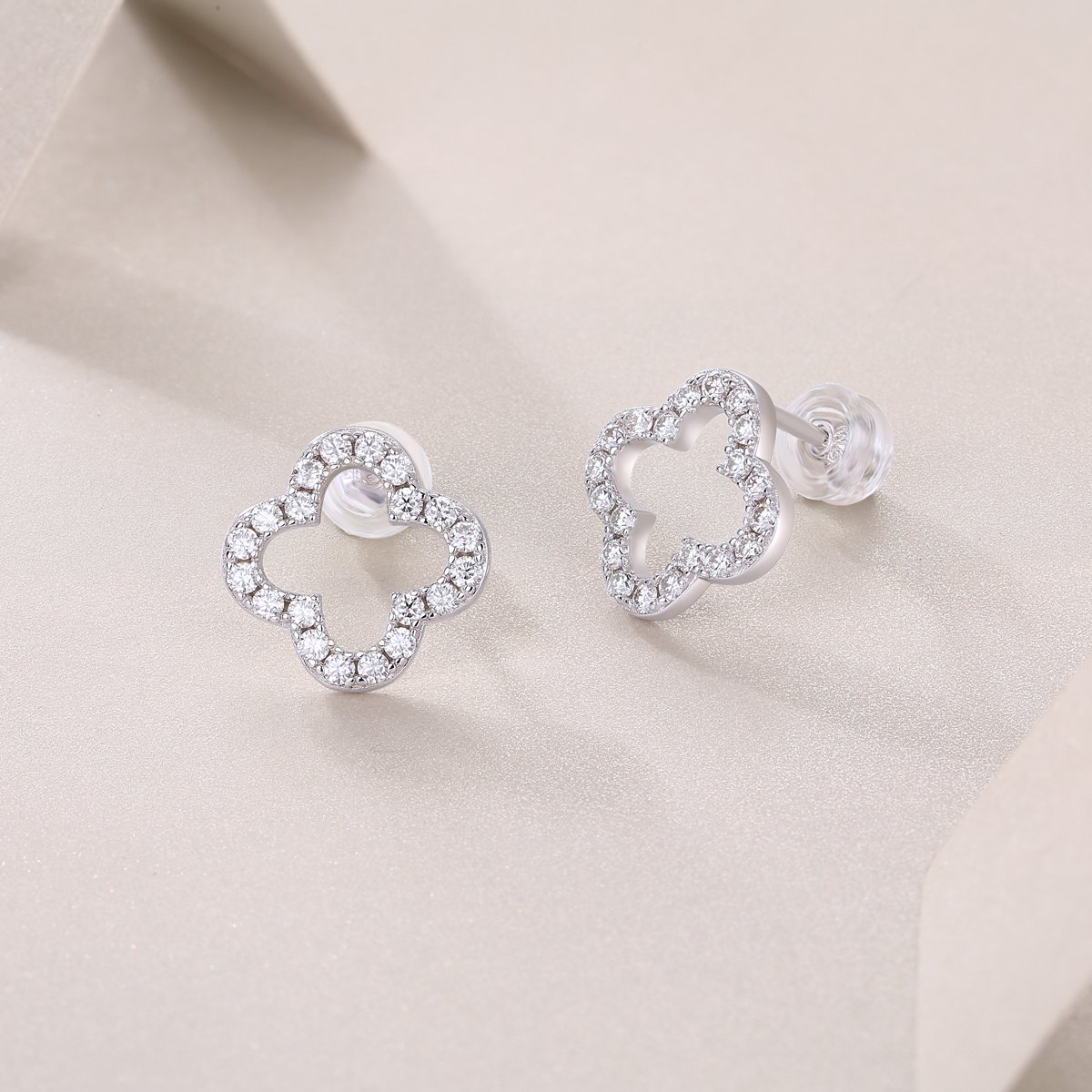 Four-Leaf Clover Moissanite Stud Earrings – White Gold - Image 3