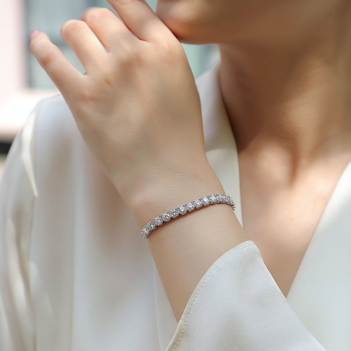 Round Moissanite Adjustable Bolo Bracelet in 18K White Gold - Image 5