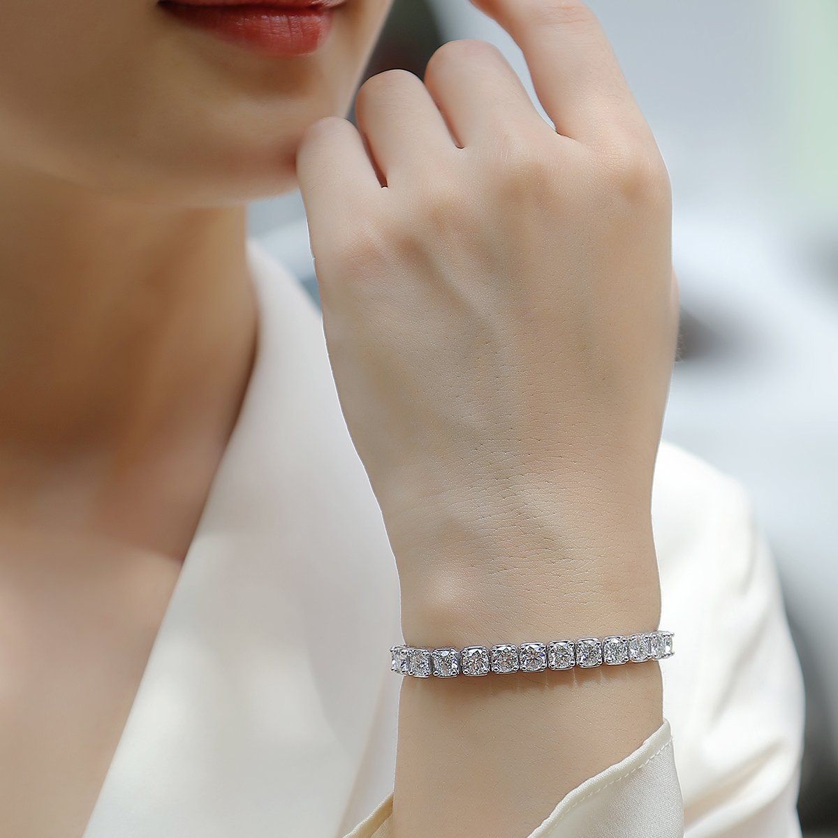 Round Moissanite Adjustable Bolo Bracelet in 18K White Gold - Image 6