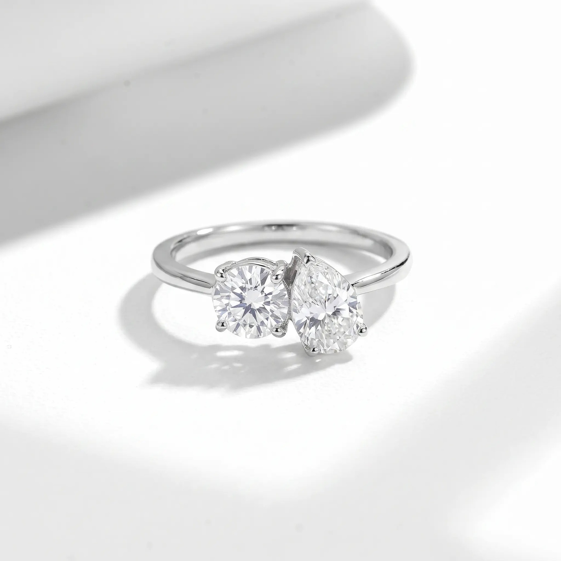 Toi et Moi Pear & Round Moissanite Ring - Image 4