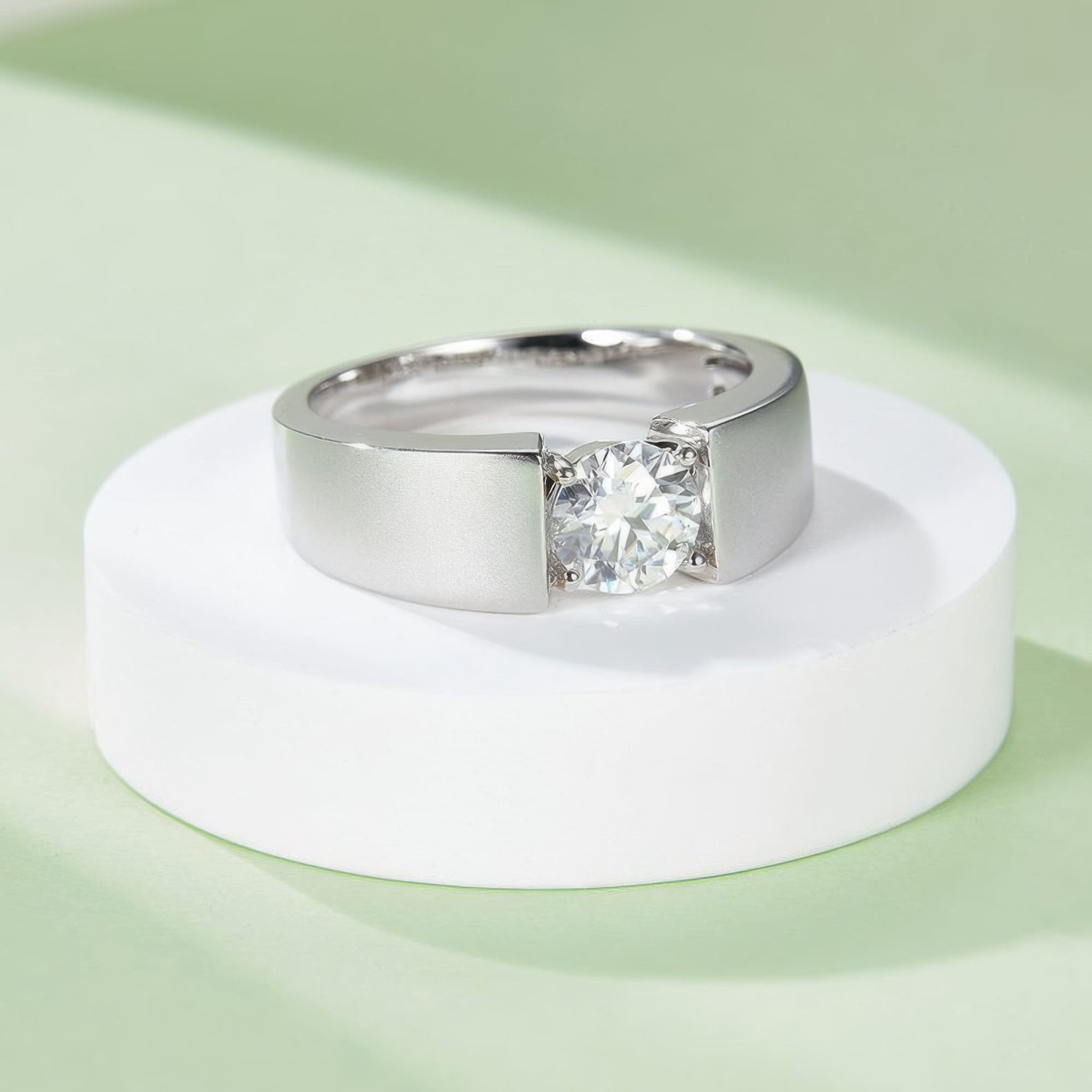 Men's Minimalist Moissanite Ring | 1ct D Color Round Cut | 925 Sterling Silver - Image 3