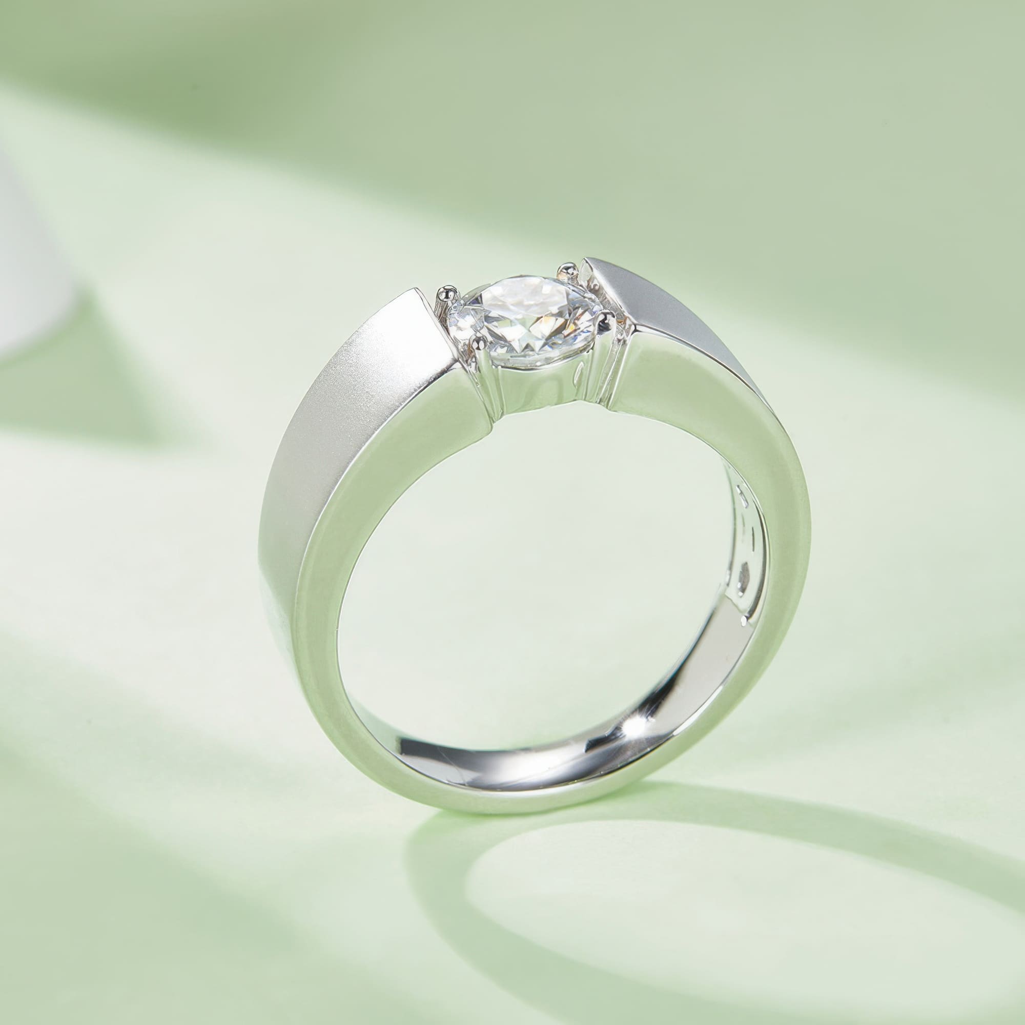 Men's Minimalist Moissanite Ring | 1ct D Color Round Cut | 925 Sterling Silver - Image 4