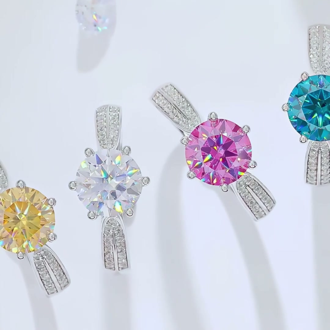 2 Carat Queen-Style Moissanite Statement Ring product video thumbnail