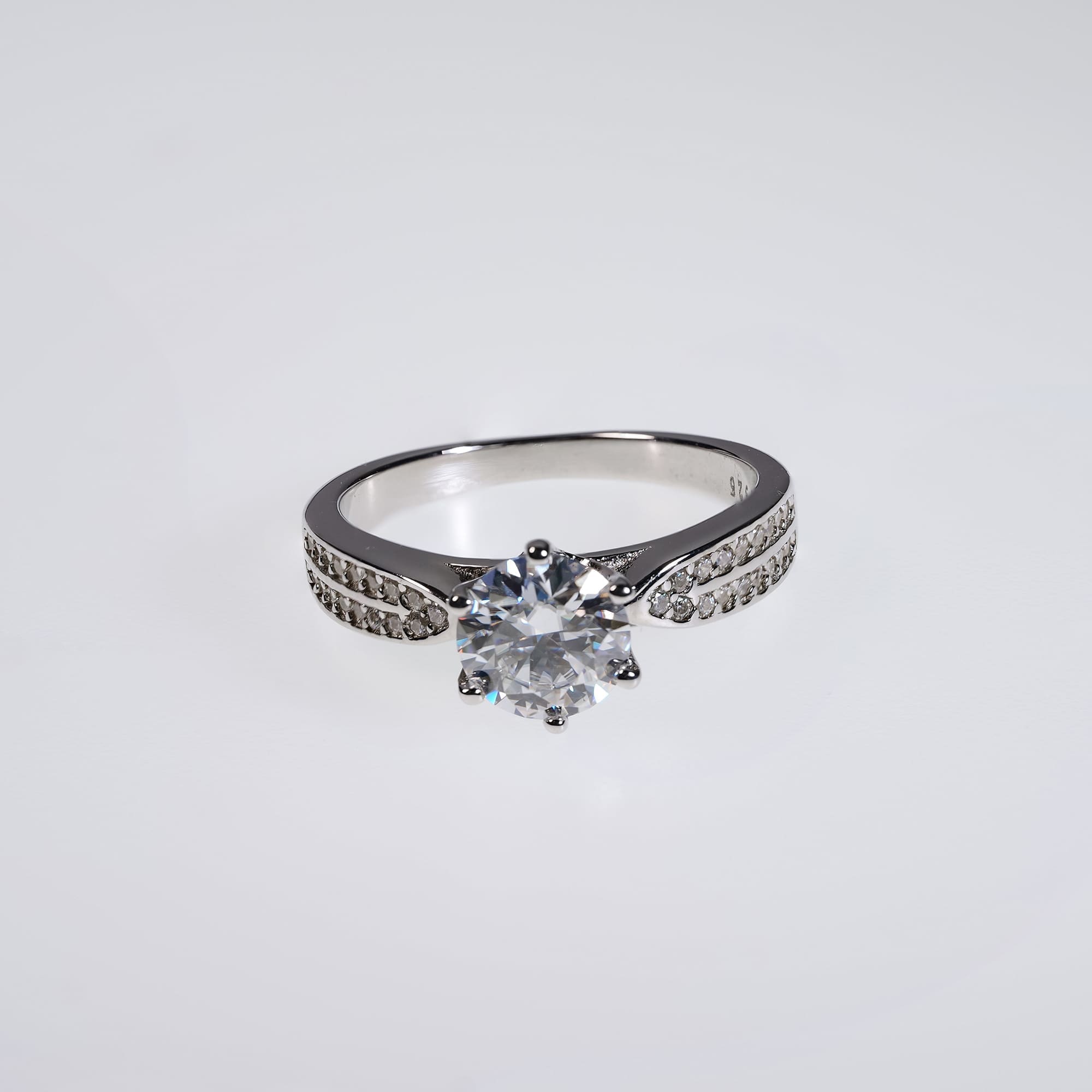 Exquisite Silver Plated White Gold Moissanite Solitaire Ring - A Classic & Brilliant Symbol of Promises